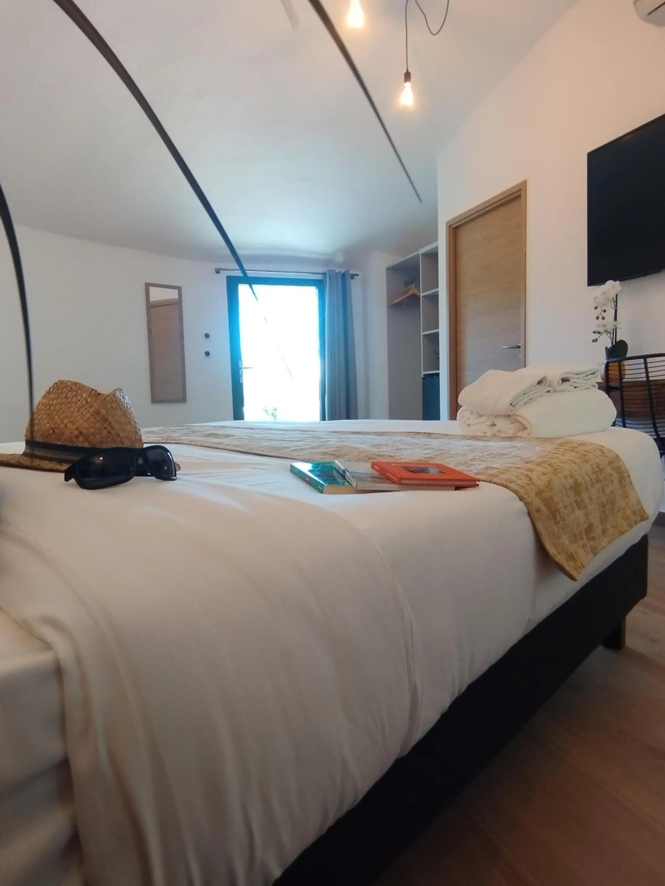 Photo of the whole room, Bed in Hôtel Padolo