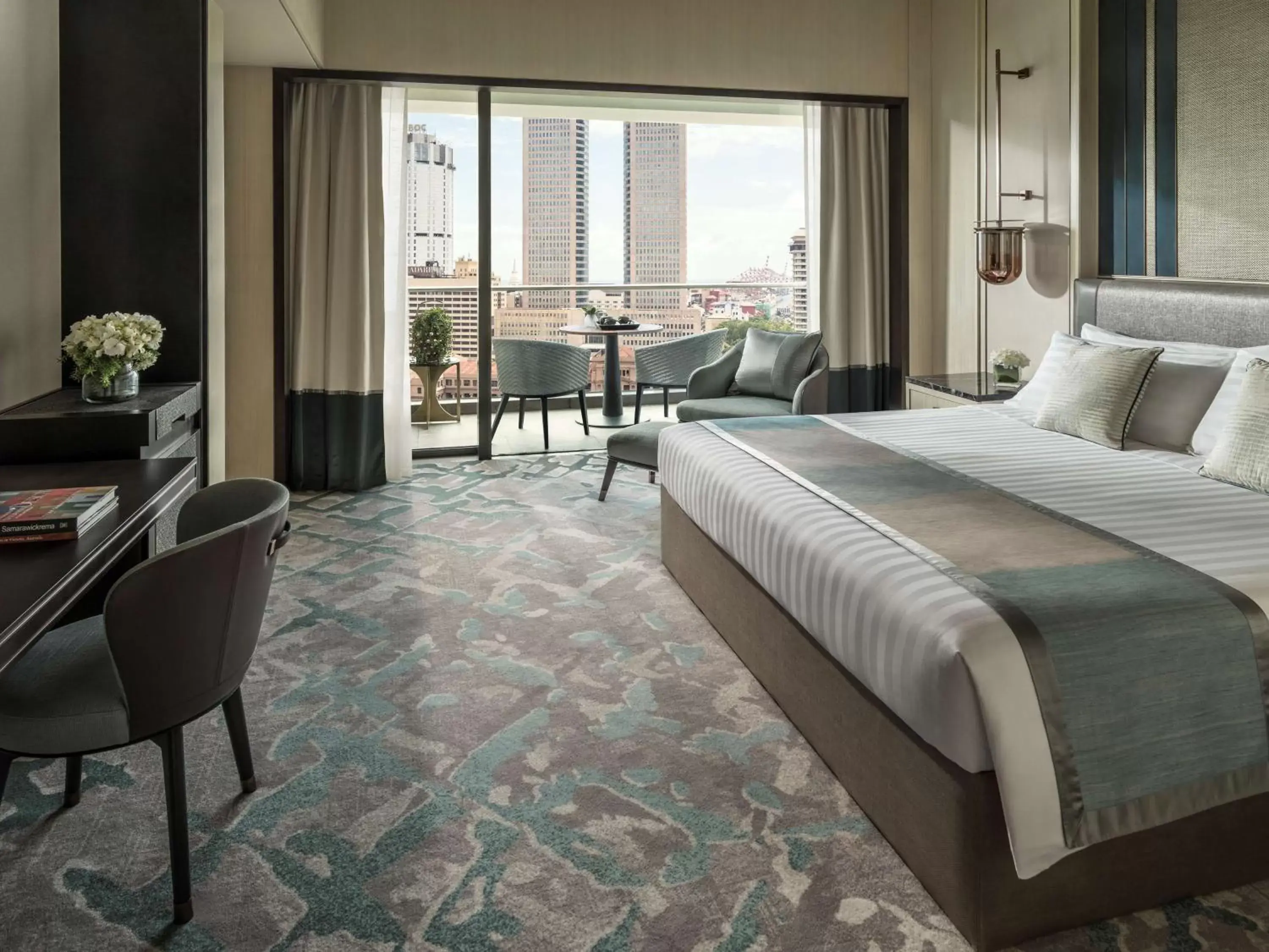 Photo of the whole room, Bed in Shangri-La Colombo Photo of the whole room, Bed in Shangri-La Colombo