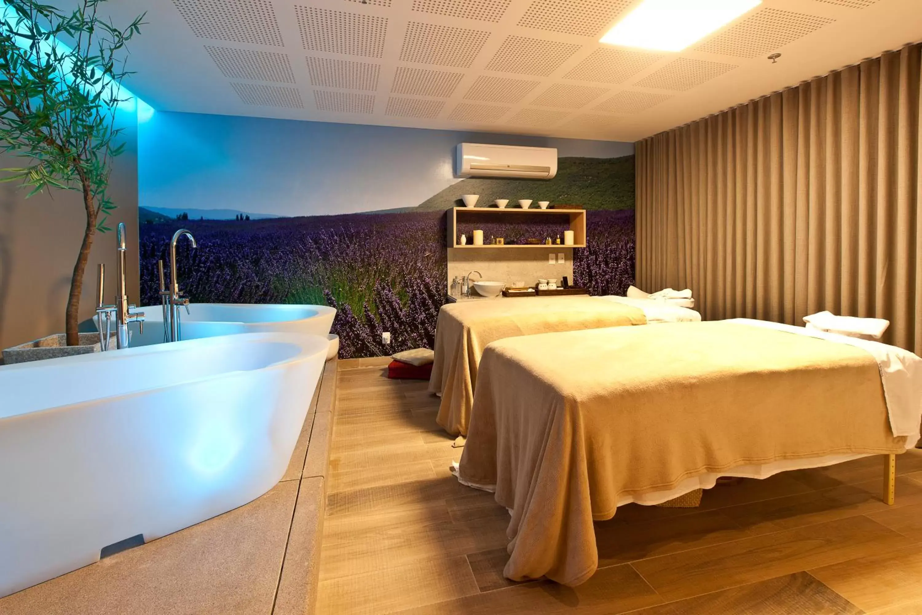 Massage, Bed in eSuites Savassi Toscanini Massage, Bed in eSuites Savassi Toscanini