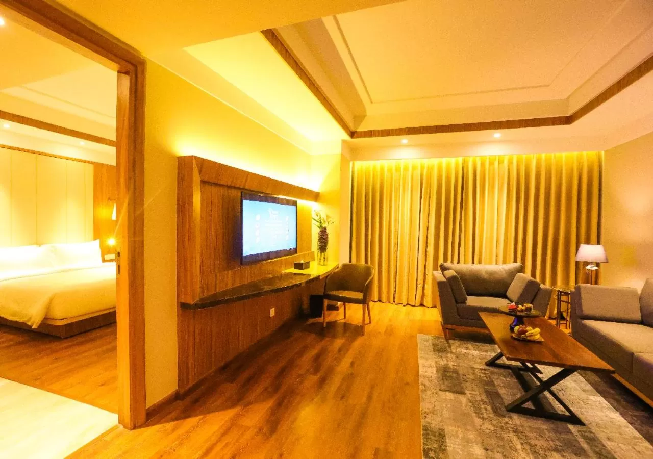 Living room, Bed in Radisson Bhopal
