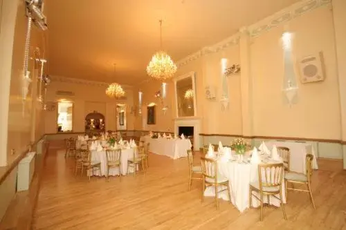 Banquet/Function facilities, Restaurant/Places to Eat in Crown Hotel