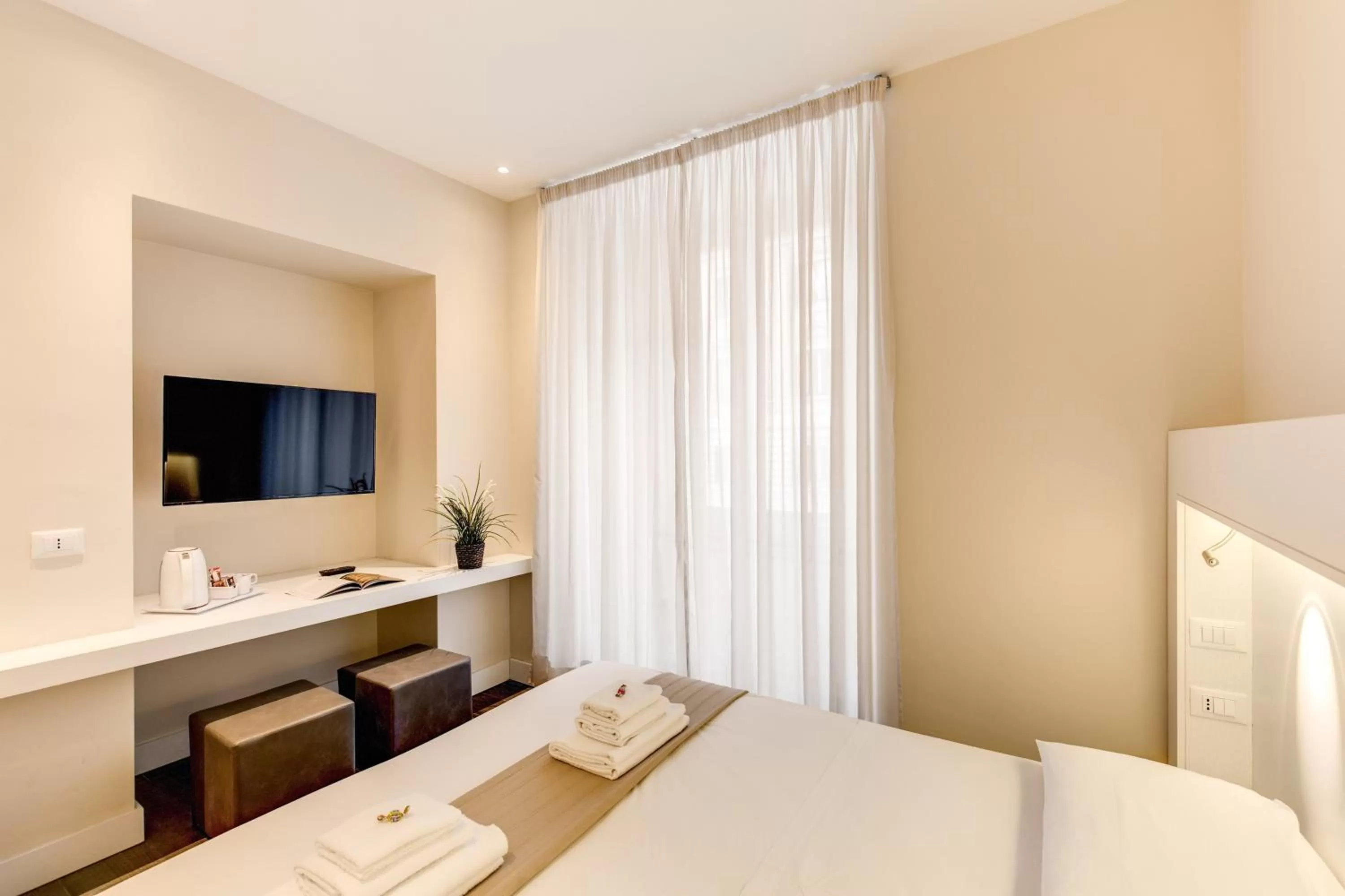 Photo of the whole room, Bed in ECCE ROMA