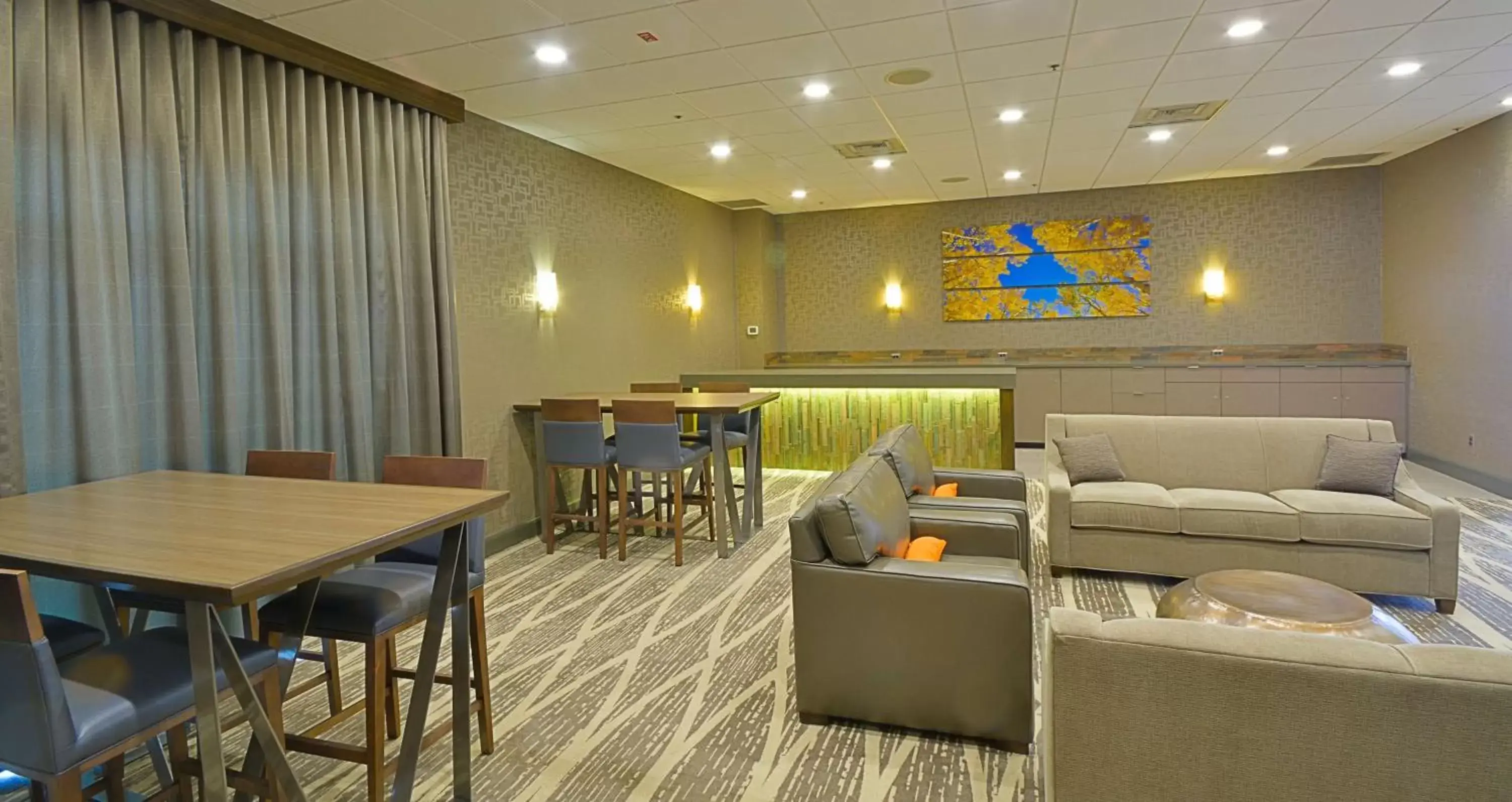 Lobby or reception in Embassy Suites by Hilton Denver Central Park