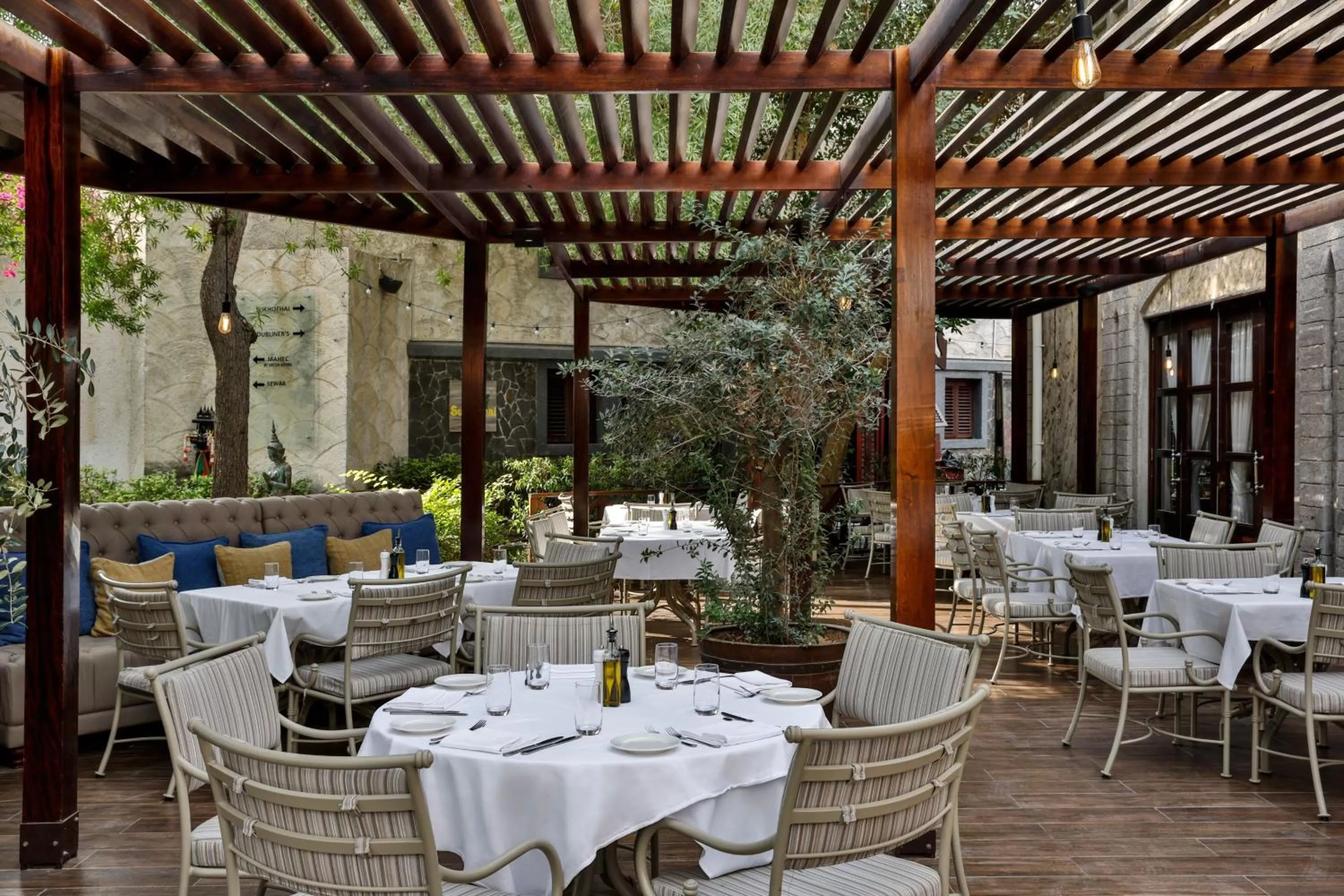 Restaurant/places to eat in Le Méridien Dubai Hotel & Conference Centre