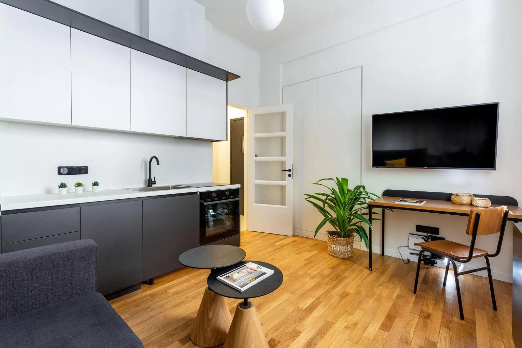 Kitchen or kitchenette, Kitchen/Kitchenette in ZOIA The Met by UPSTREET