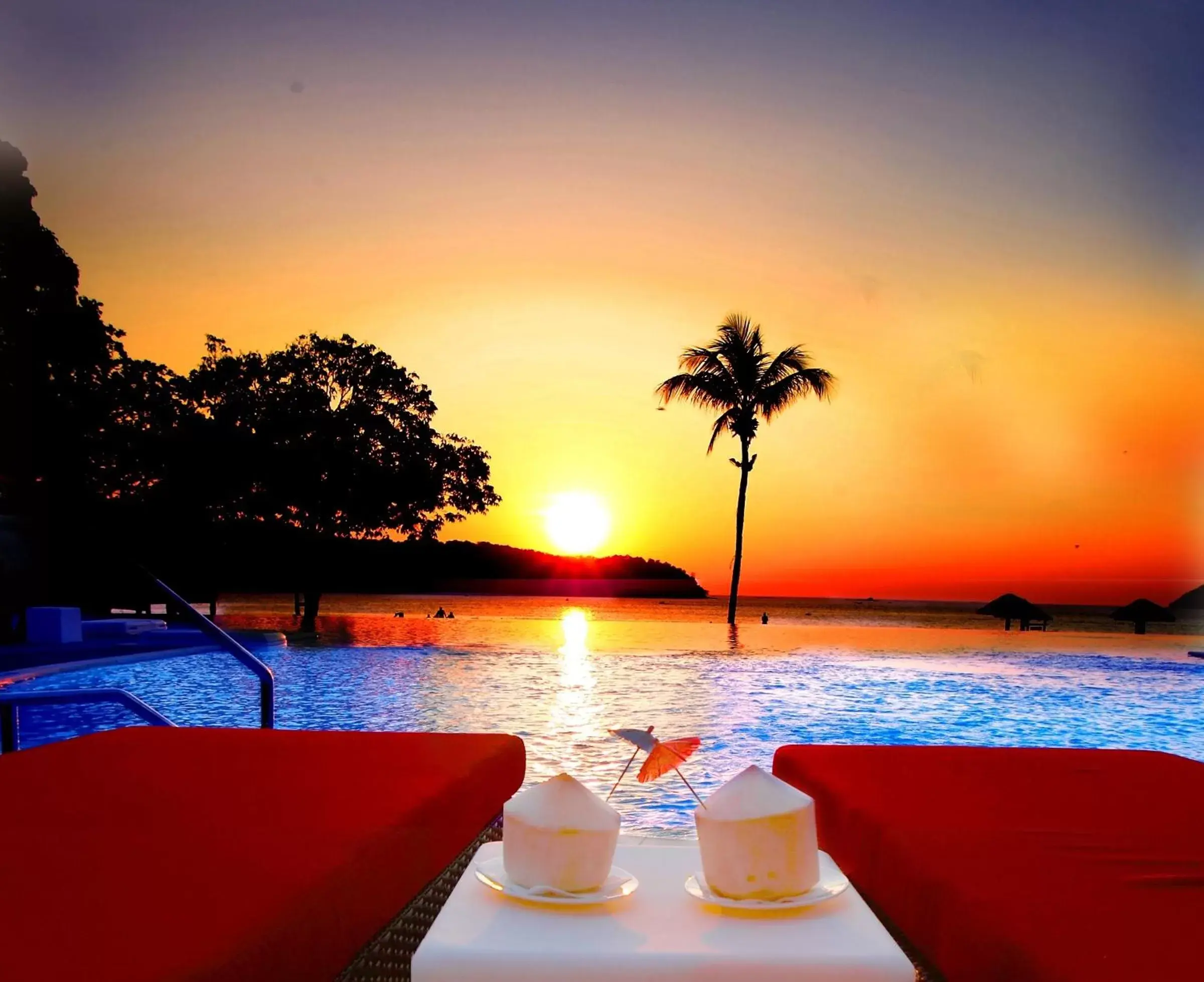 Swimming pool, Sunrise/Sunset in Holiday Villa Beach Resort & Spa Langkawi