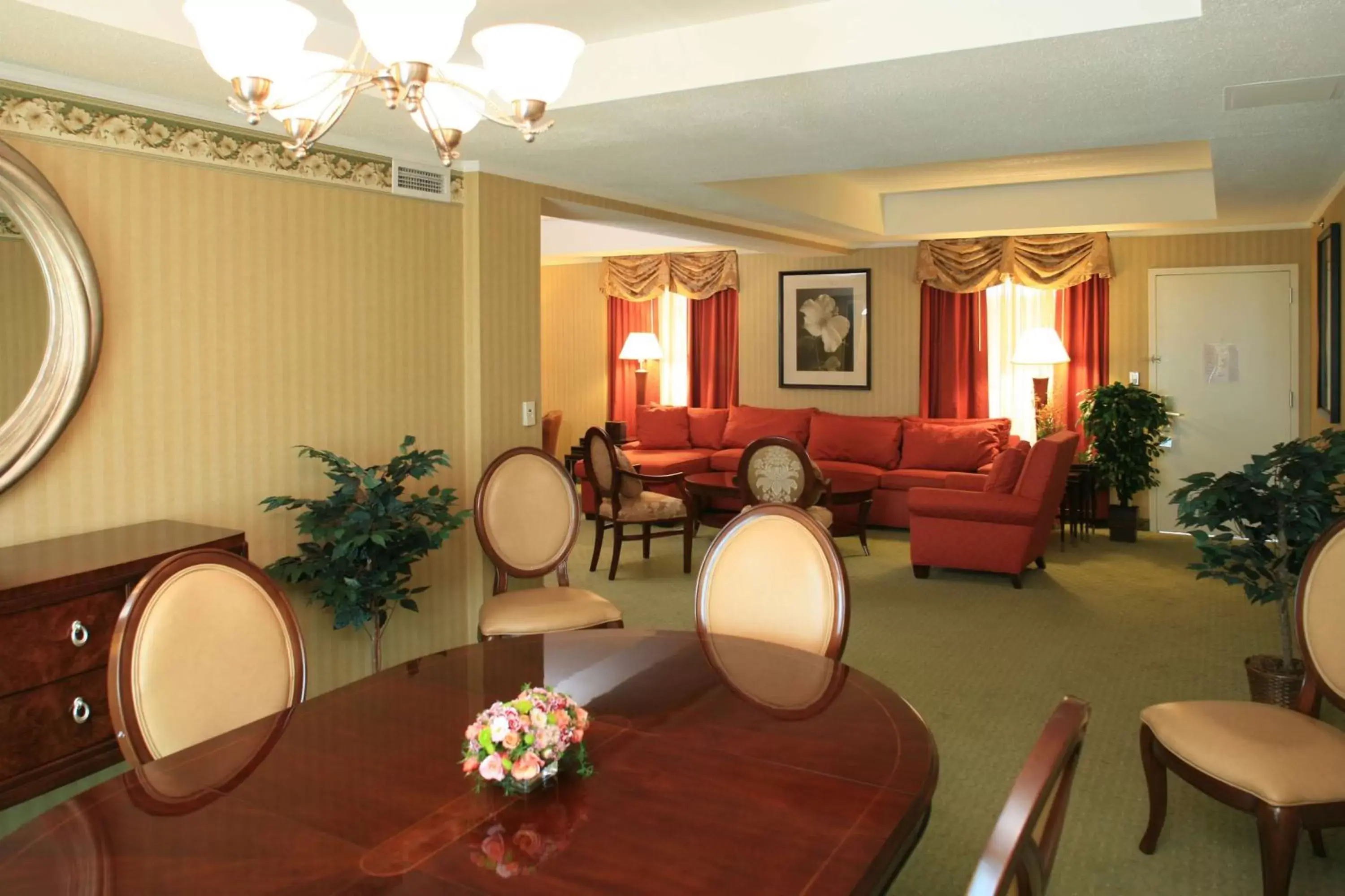 Living room in DoubleTree Suites by Hilton Hotel Philadelphia West