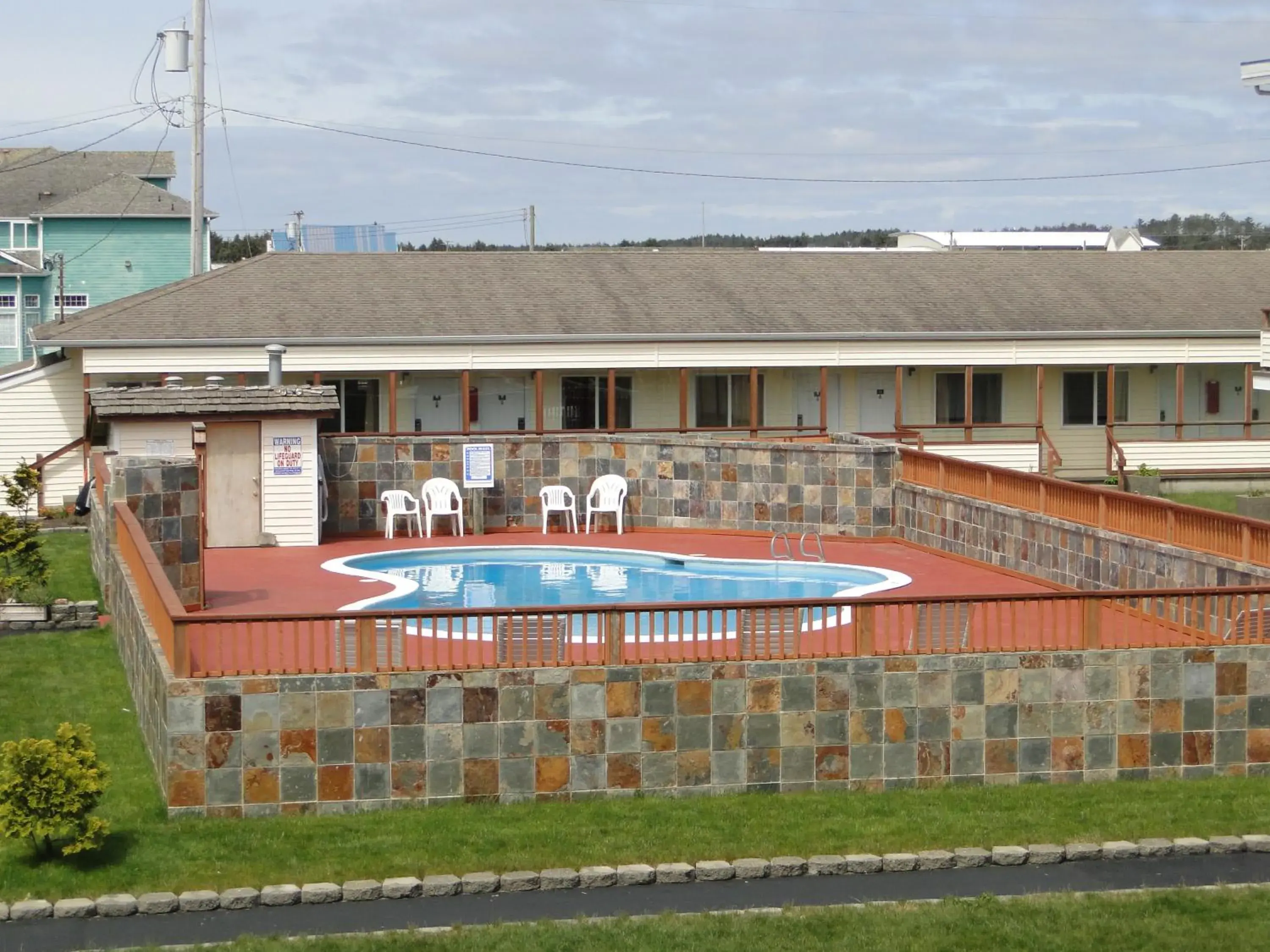 Swimming pool in Ocean Shores Inn & Suites Swimming pool in Ocean Shores Inn & Suites