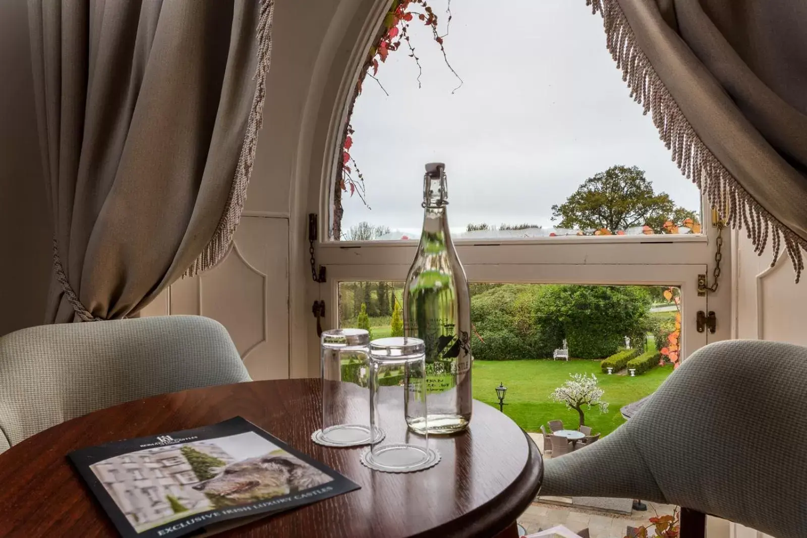 Bedroom in Cabra Castle Hotel