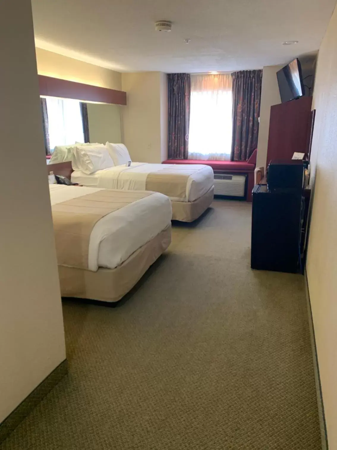 Bed in Microtel Inn & Suites by Wyndham Hattiesburg