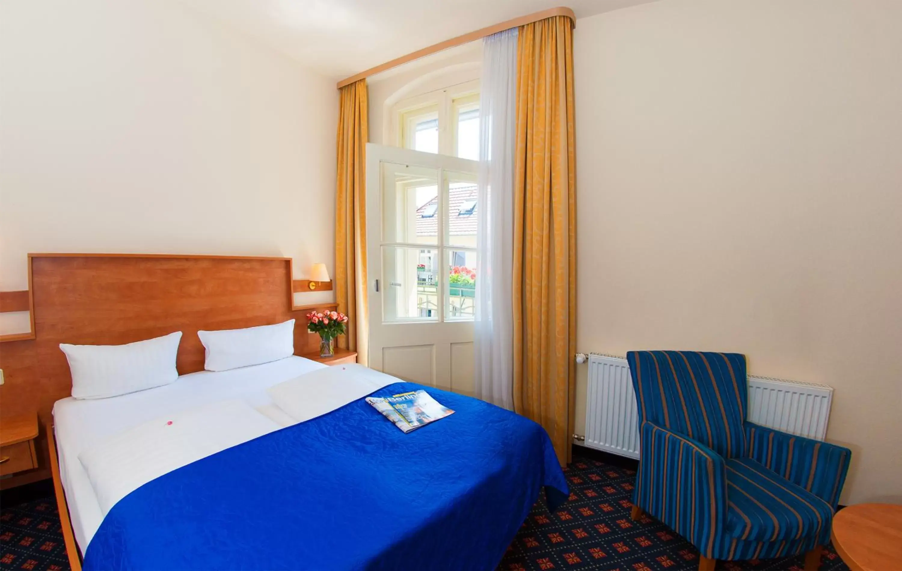 Photo of the whole room, Bed in Hotel & Apartments Zarenhof Berlin Prenzlauer Berg