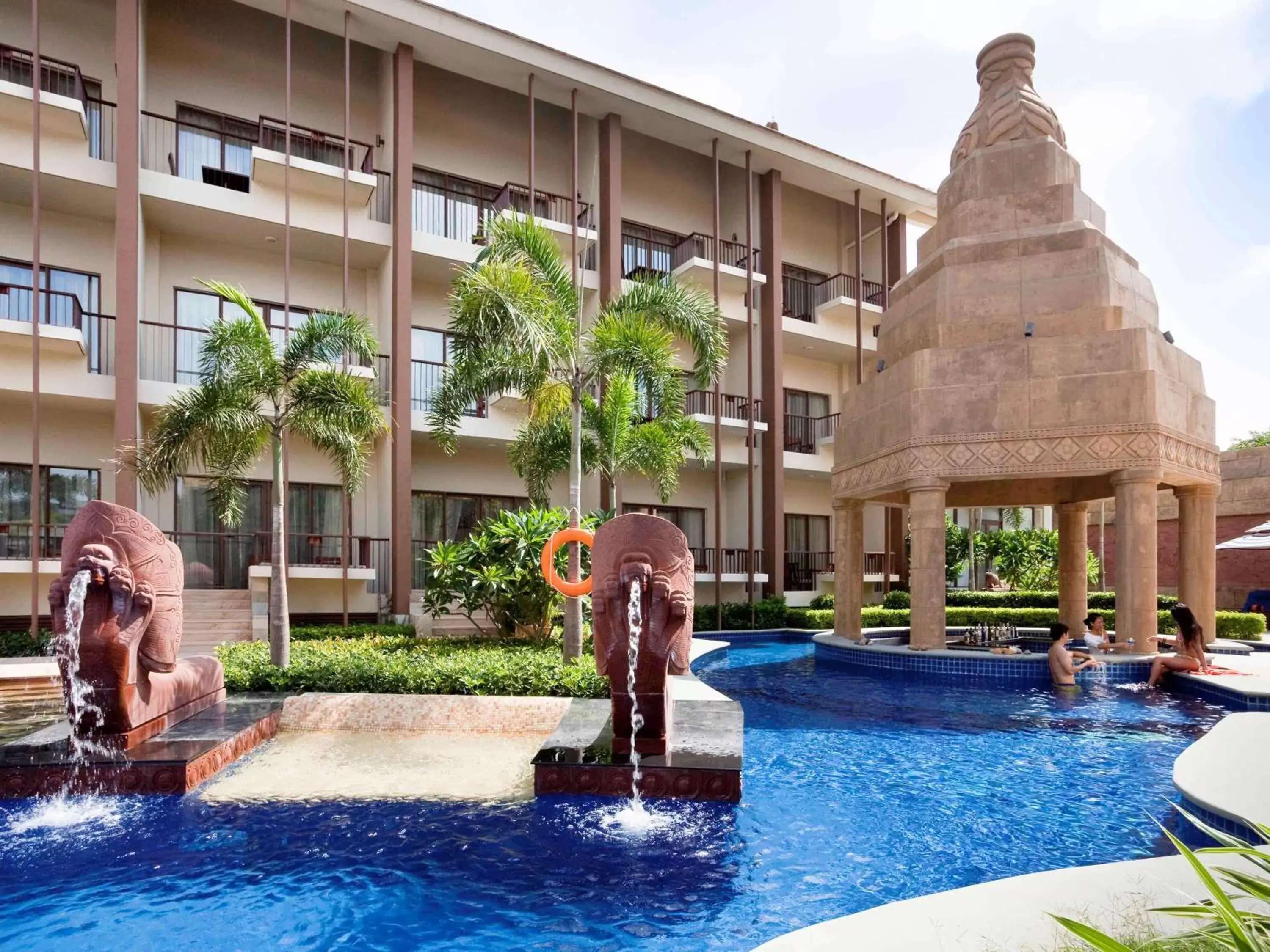 Photo of the whole room, Swimming Pool in Pullman Sanya Yalong Bay Villas & Resort