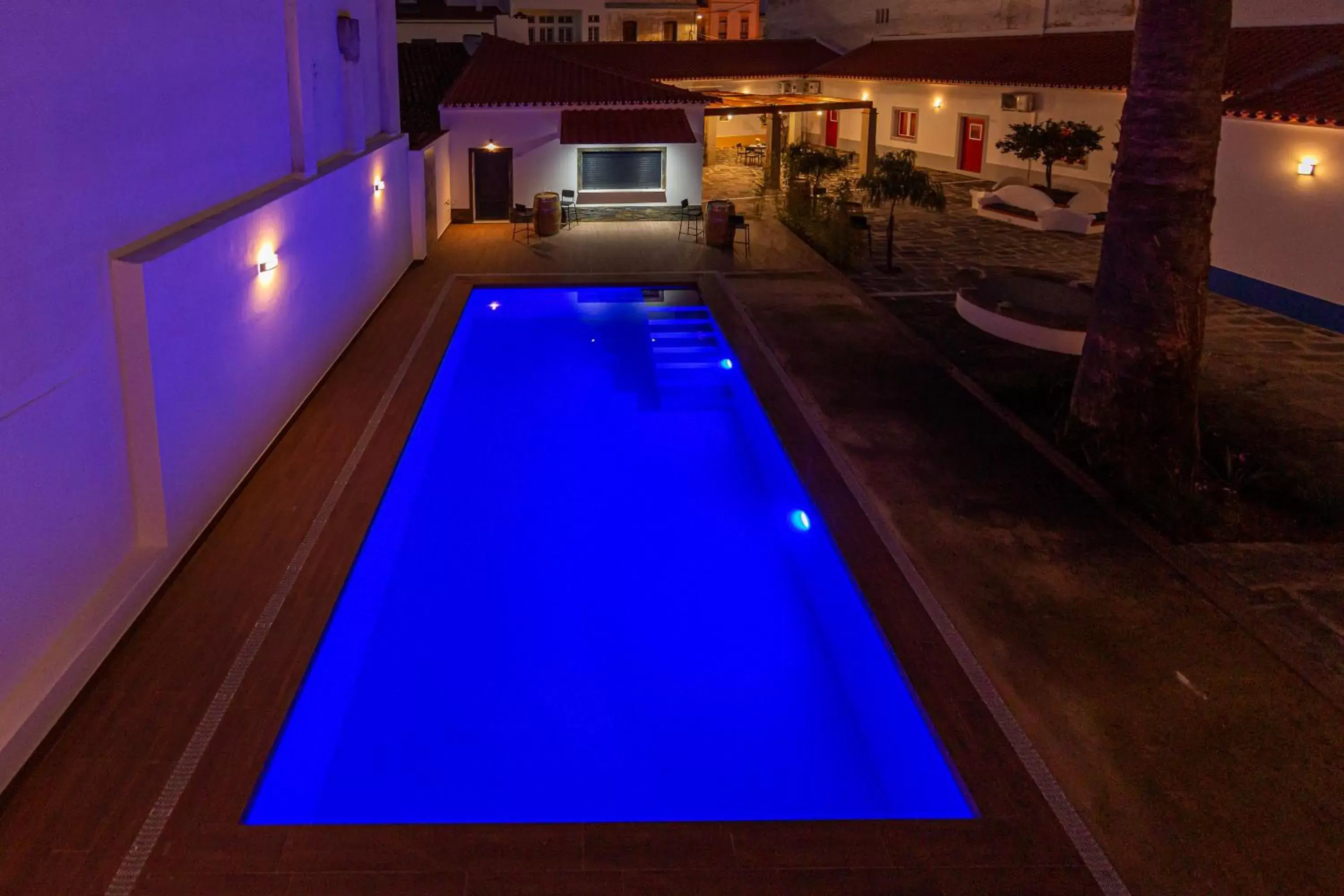 Swimming Pool in Luxury Palm Suites