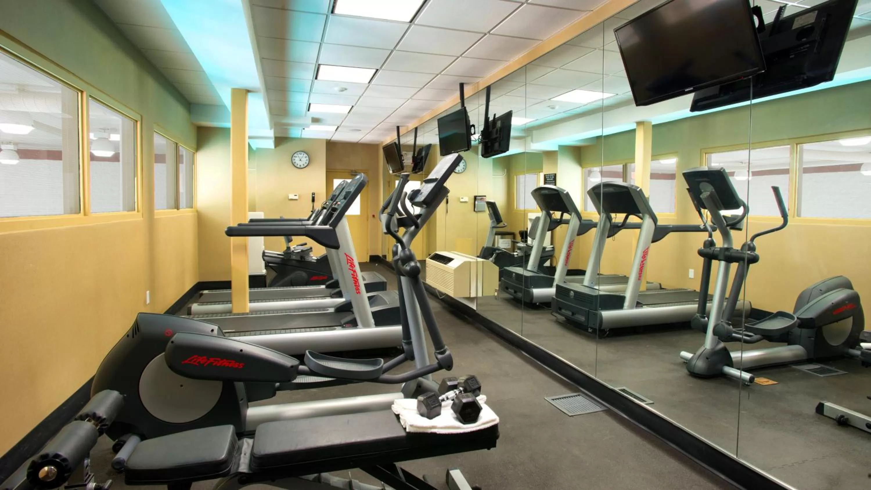 Fitness centre/facilities in Park Inn by Radisson Toronto-Markham