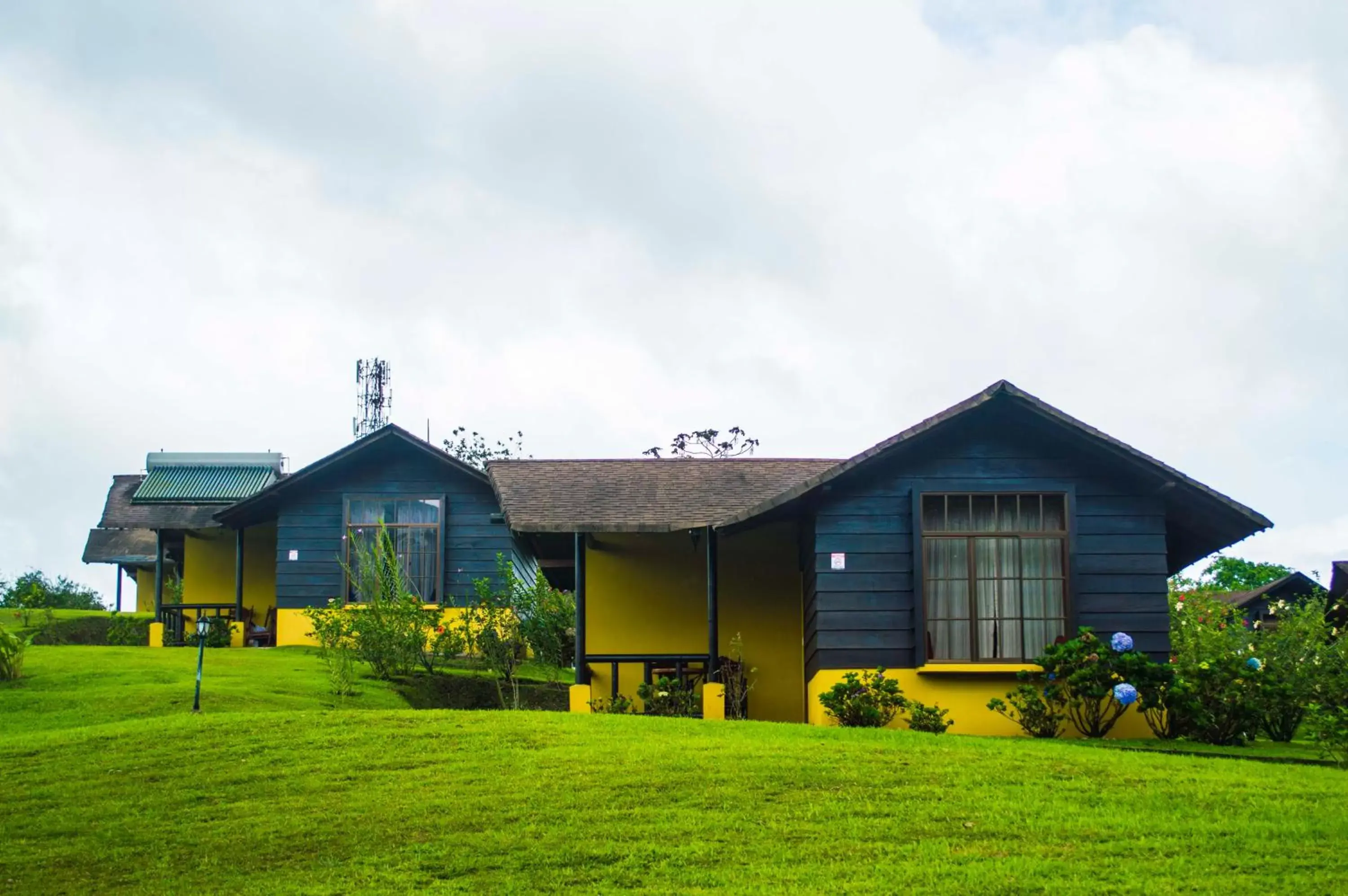 Patio, Property Building in Hotel Campo Verde