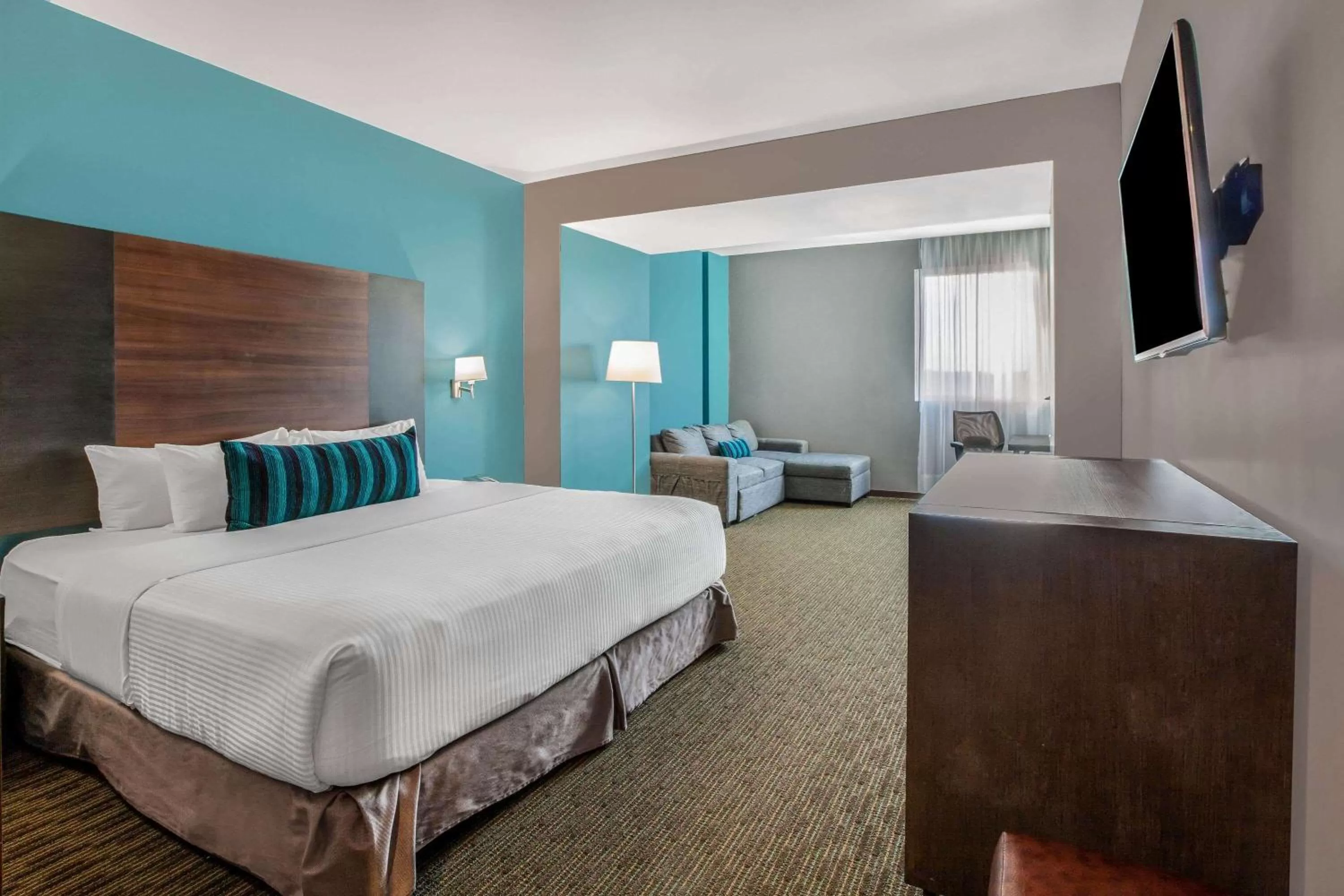 Photo of the whole room, Bed in La Quinta by Wyndham Aguascalientes