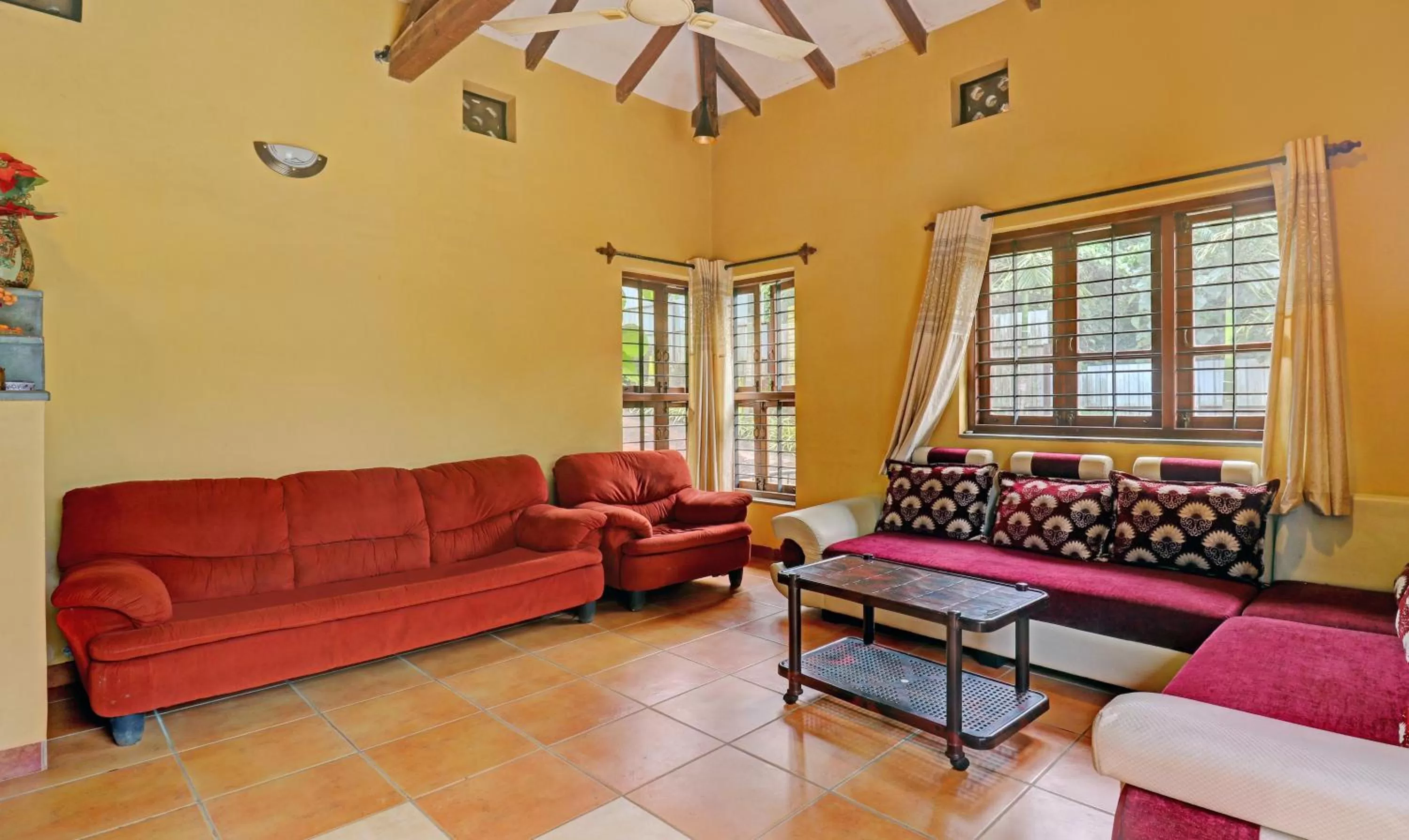 Seating area in Itsy Hotels Vailankanni Natures Inn