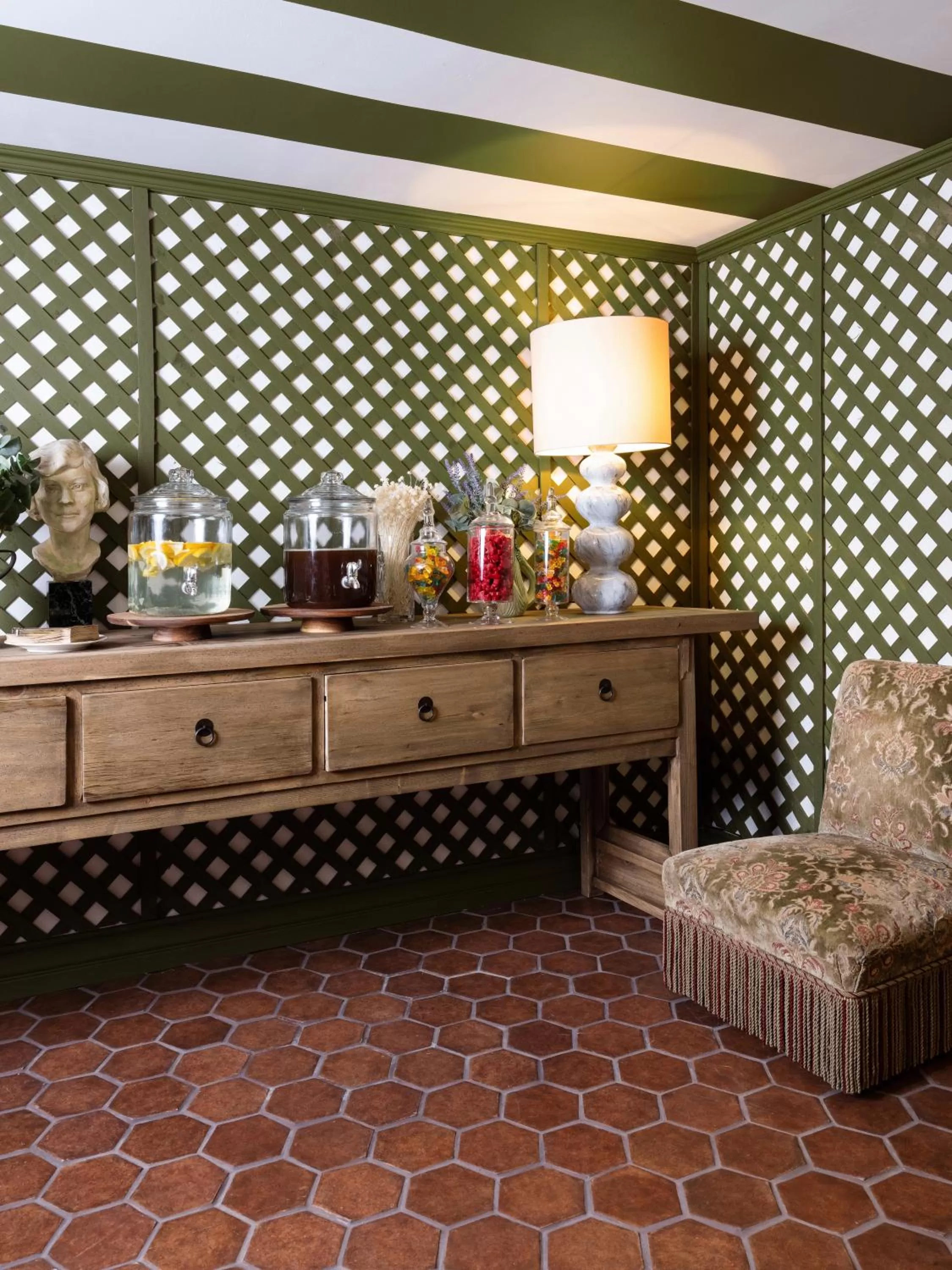 Swimming pool in Palihouse West Hollywood at Beverly Hills