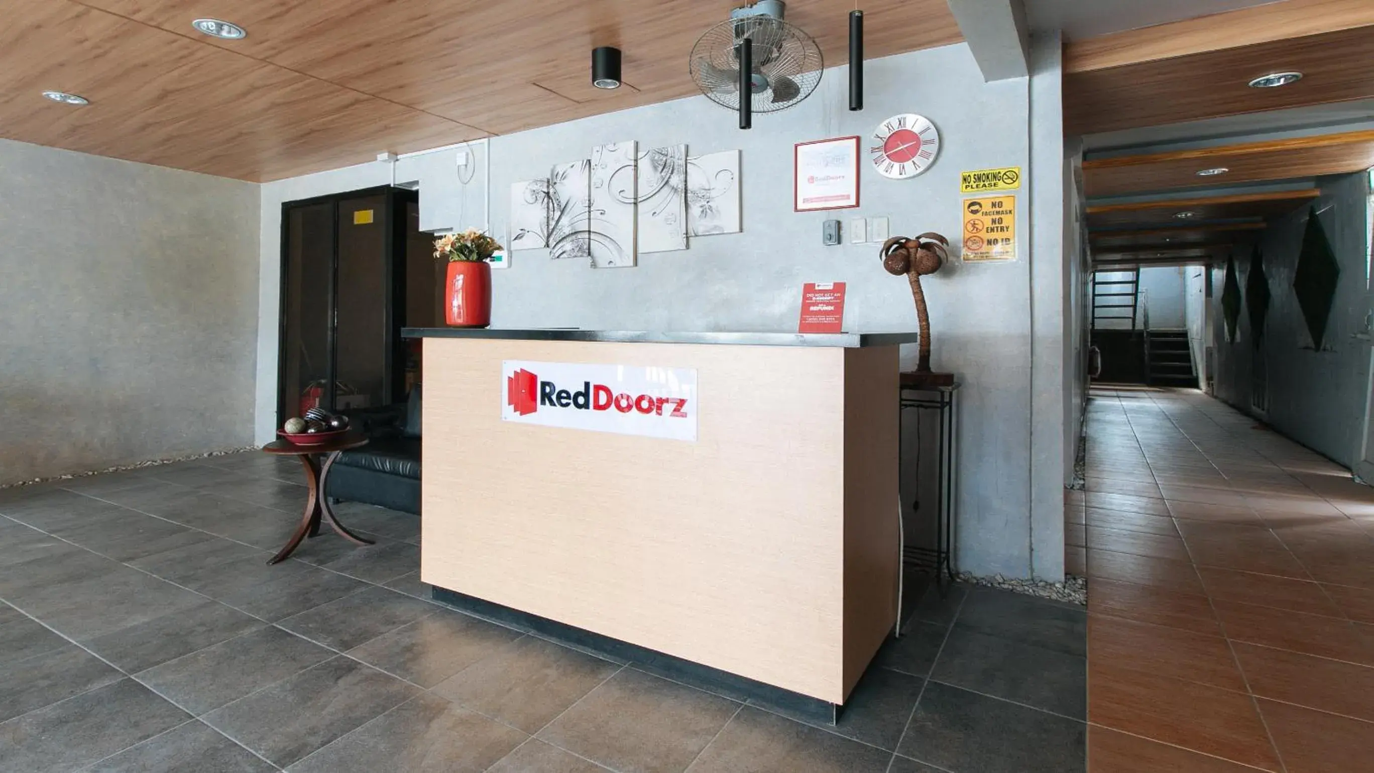 Lobby or reception in RedDoorz near Christ the King Medical Center