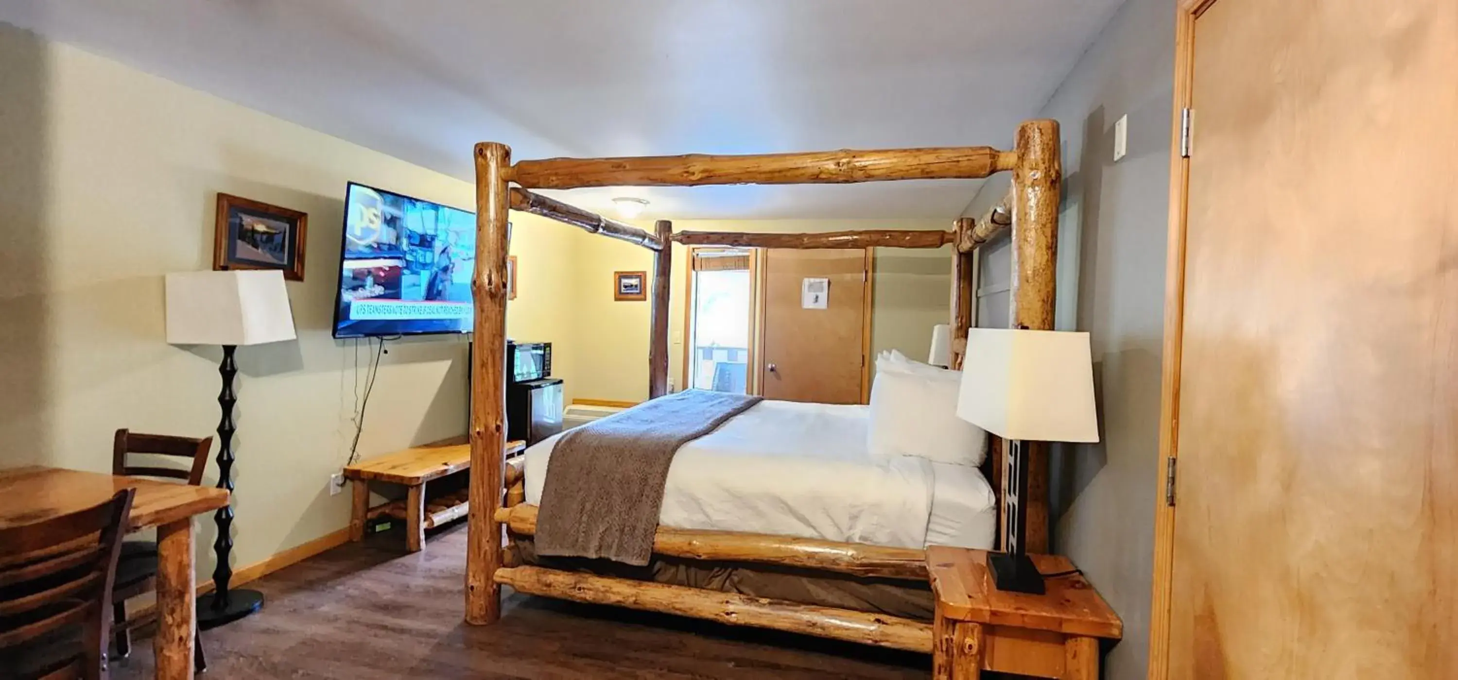 Bed in Nisqually Lodge