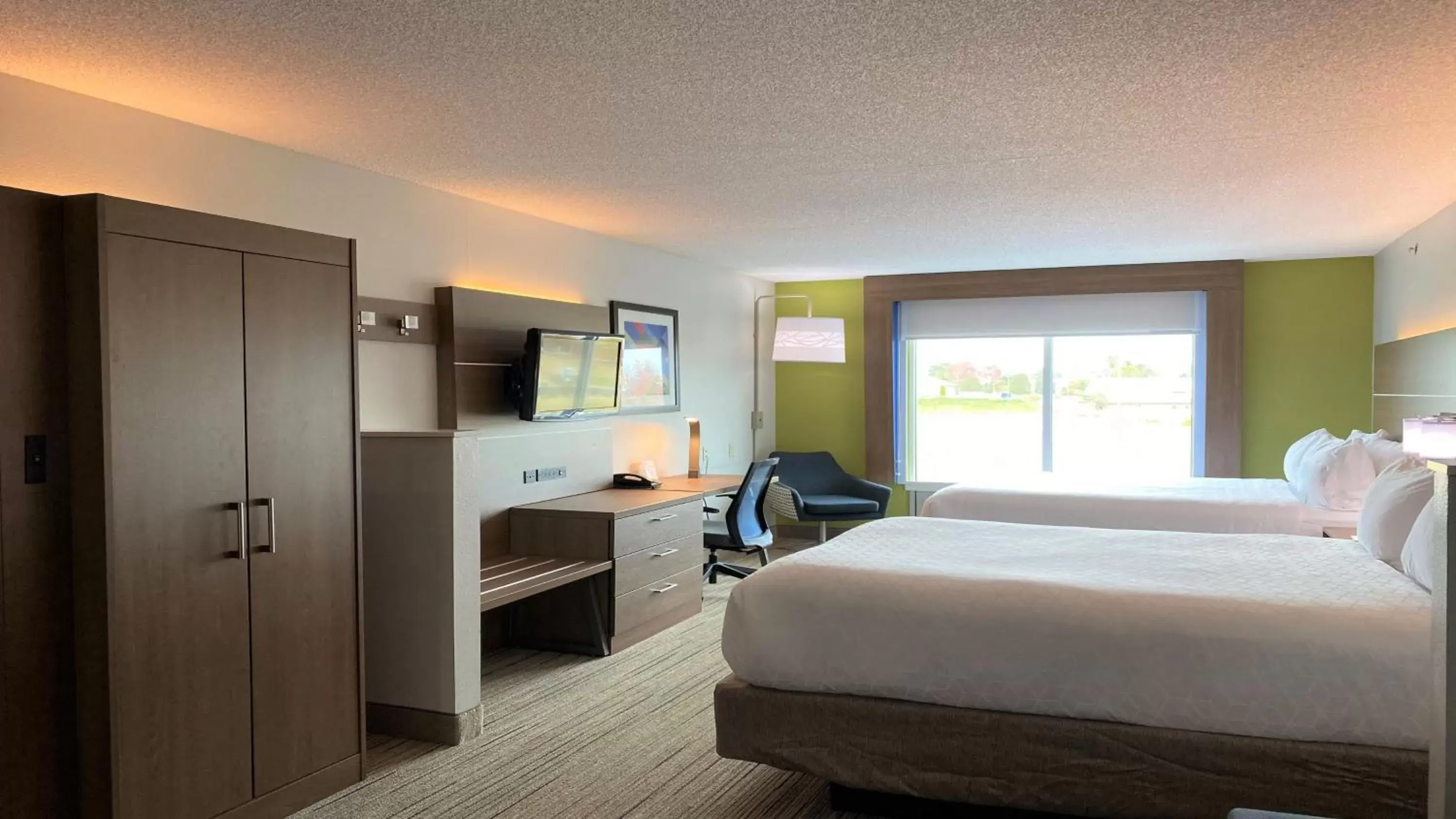 Photo of the whole room in Holiday Inn Express Hotel & Suites Somerset Central, an IHG Hotel