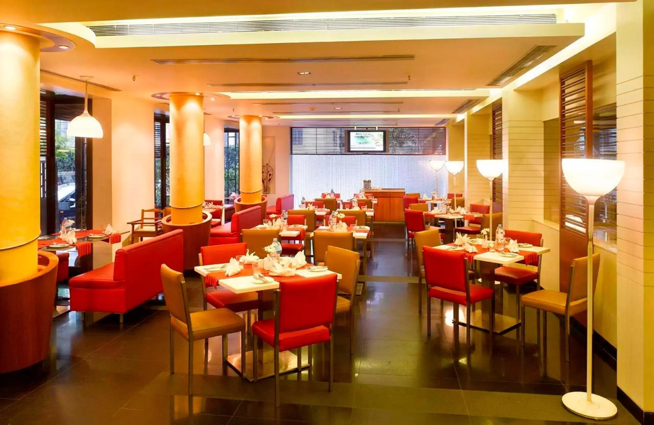 Restaurant/Places to Eat in Kenilworth Hotel, Kolkata