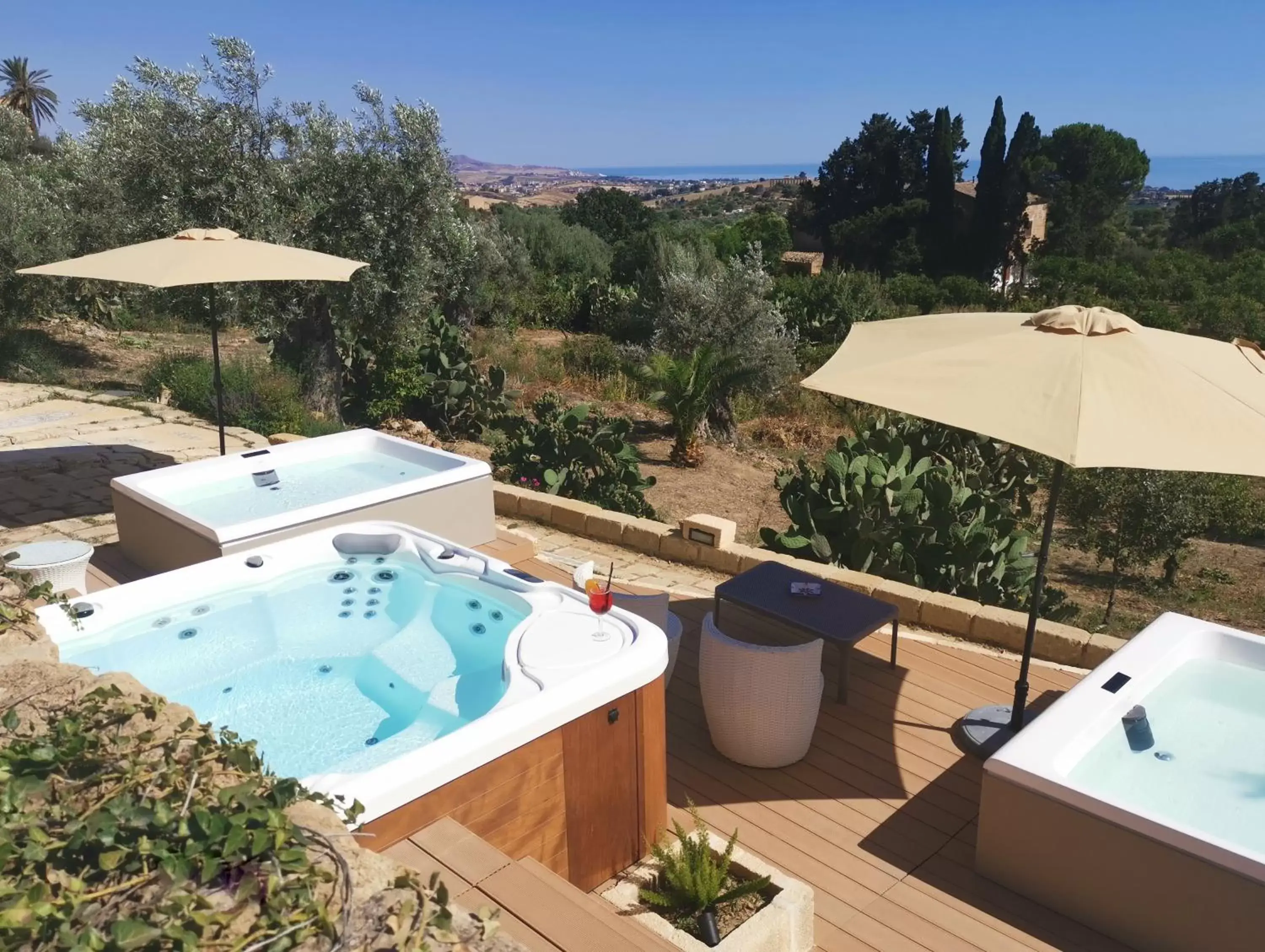 Hot Tub, Pool View in Villa La Lumia B&B Suites & Apartments