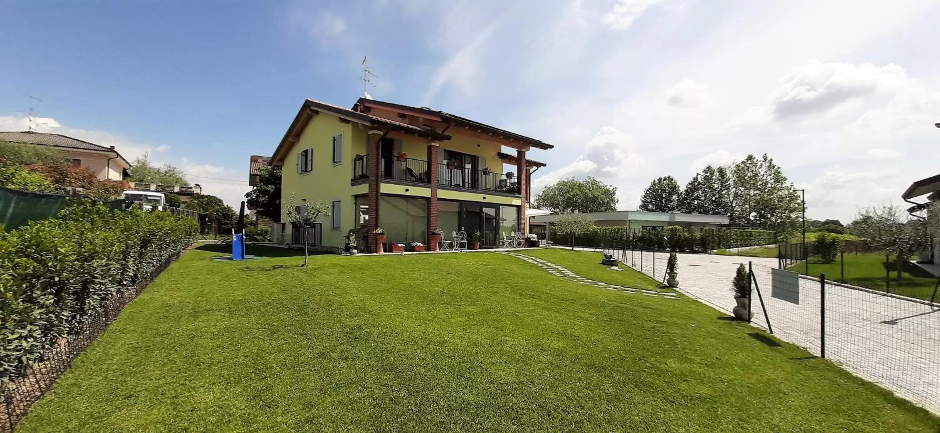 Property building in Stella del Garda