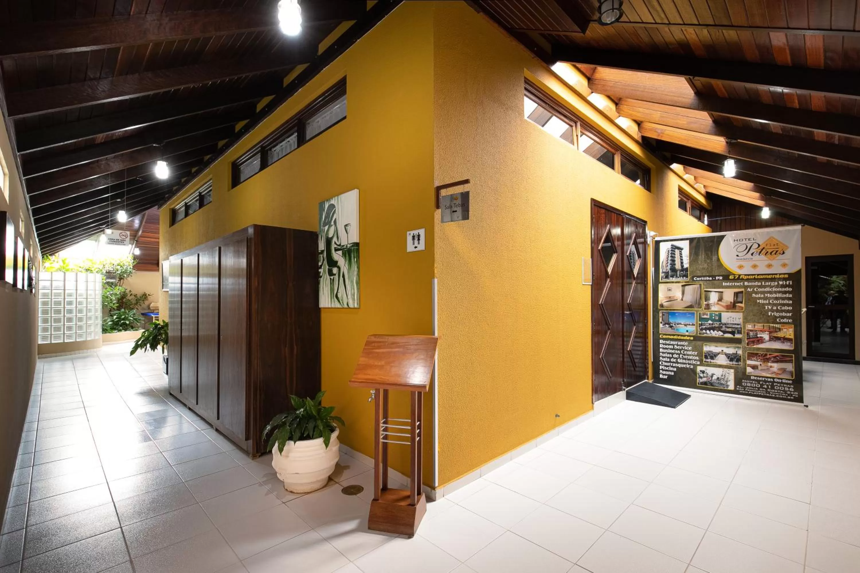 Restaurant/places to eat in Hotel Flat Petras Residence