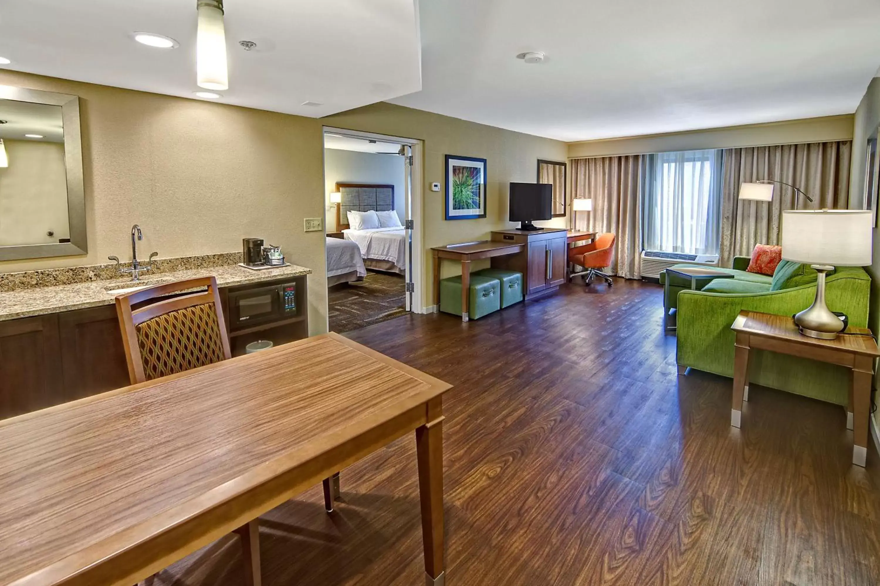 Living room in Hampton Inn and Suites Asheville Airport