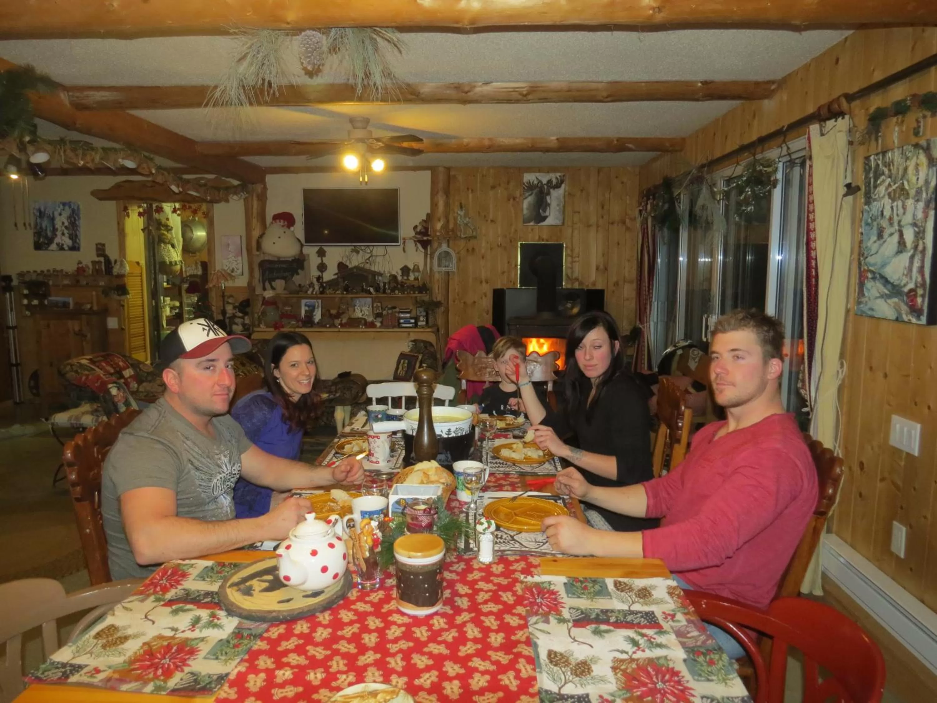 Restaurant/Places to Eat in Le Gîte Ambrelane