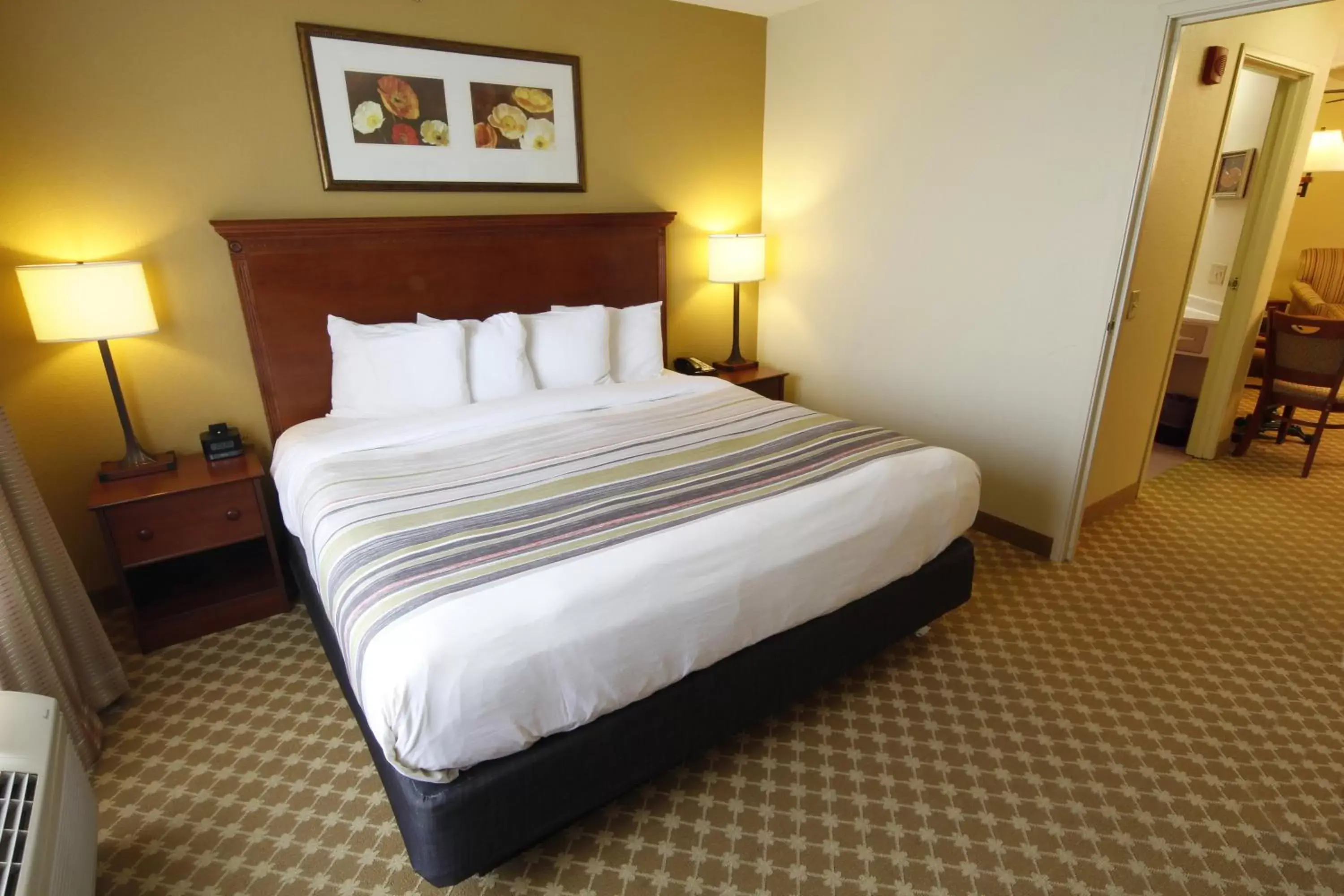 Bedroom, Bed in Country Inn & Suites by Radisson, Crystal Lake, IL