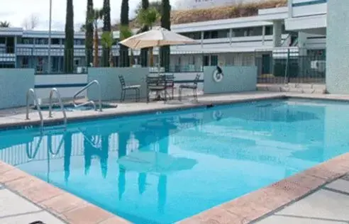 Swimming Pool in Siesta Motel