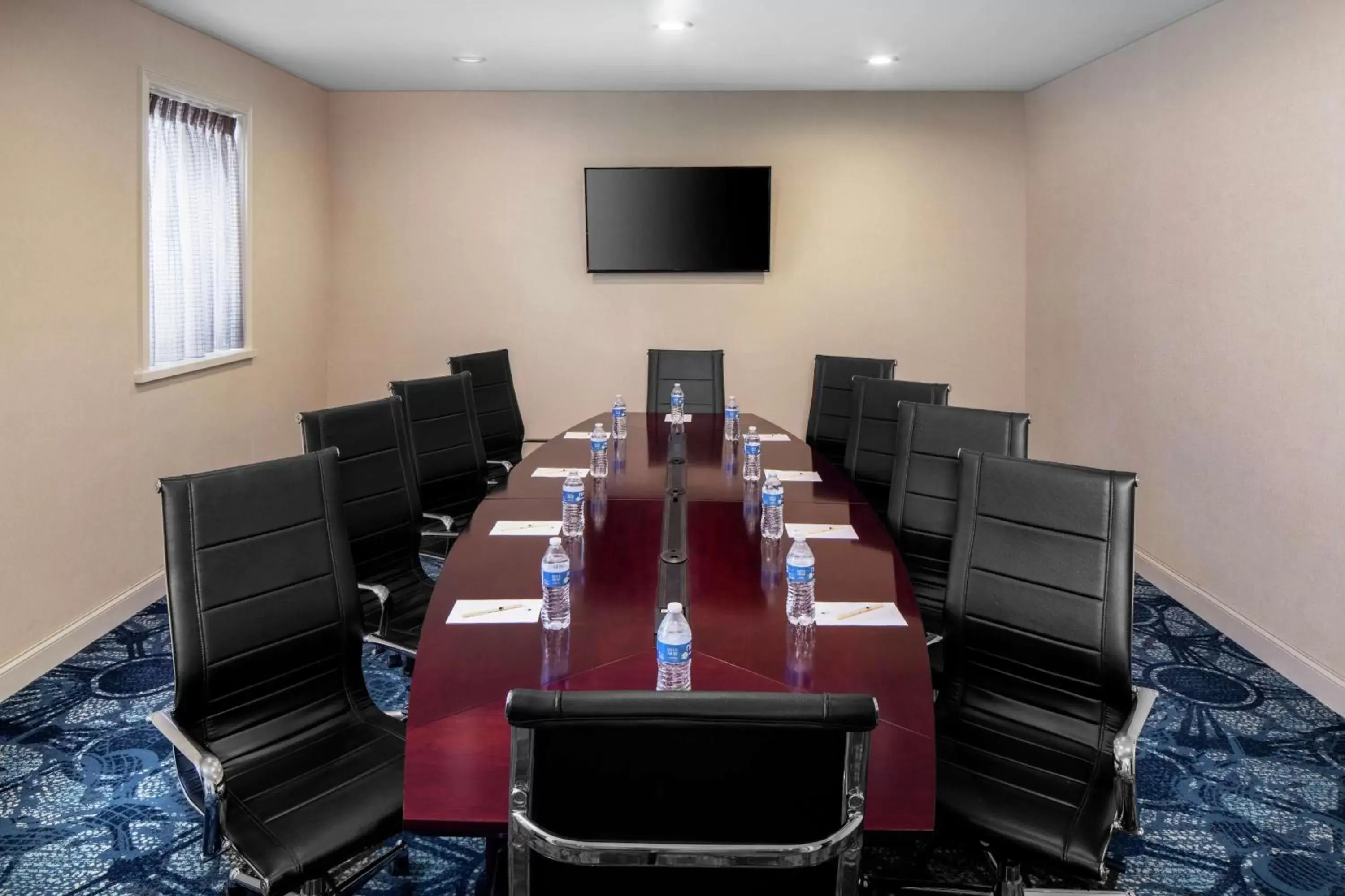 Meeting/conference room in DoubleTree by Hilton Cleveland – Westlake