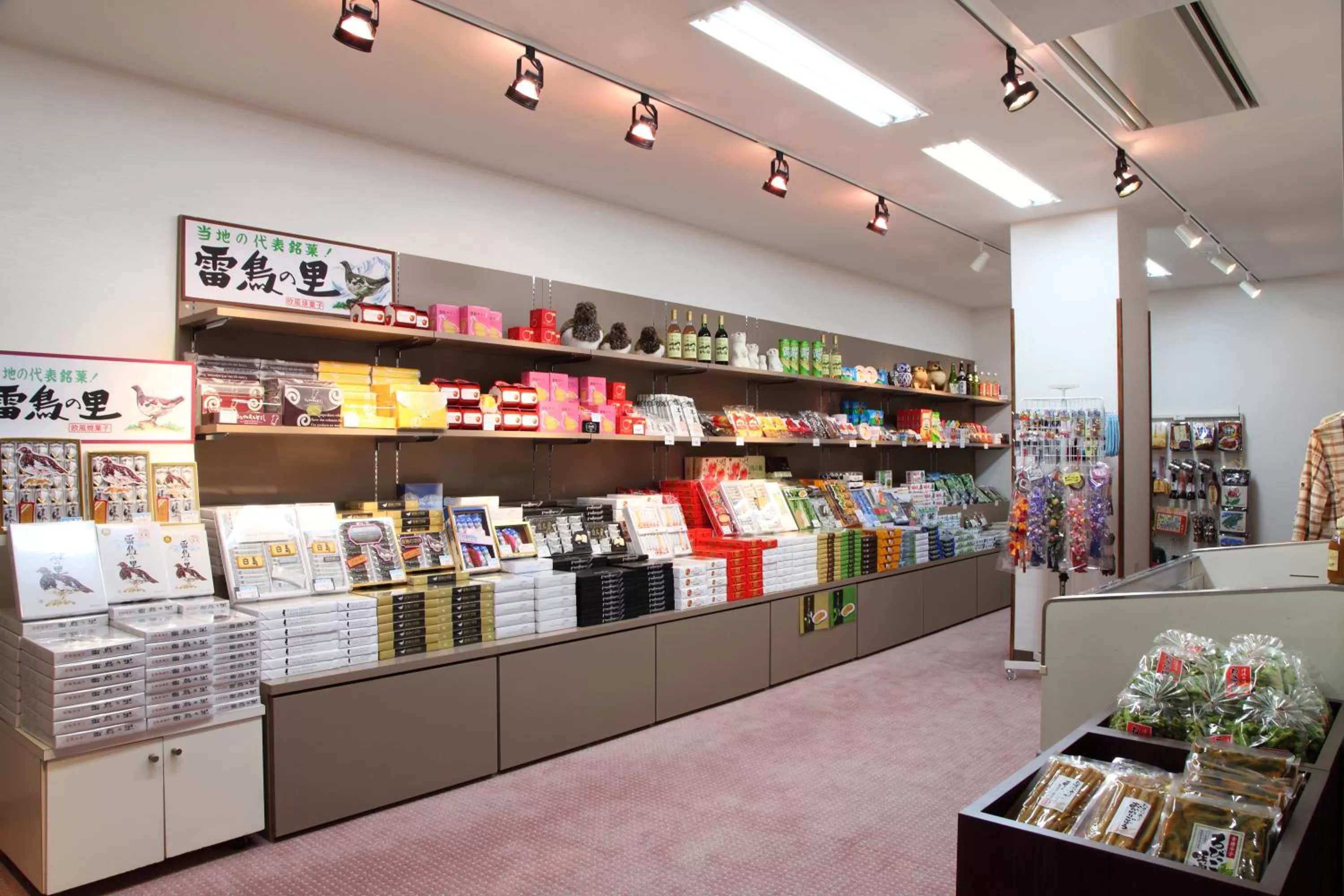 On-site shops in Hotel Oak Forest