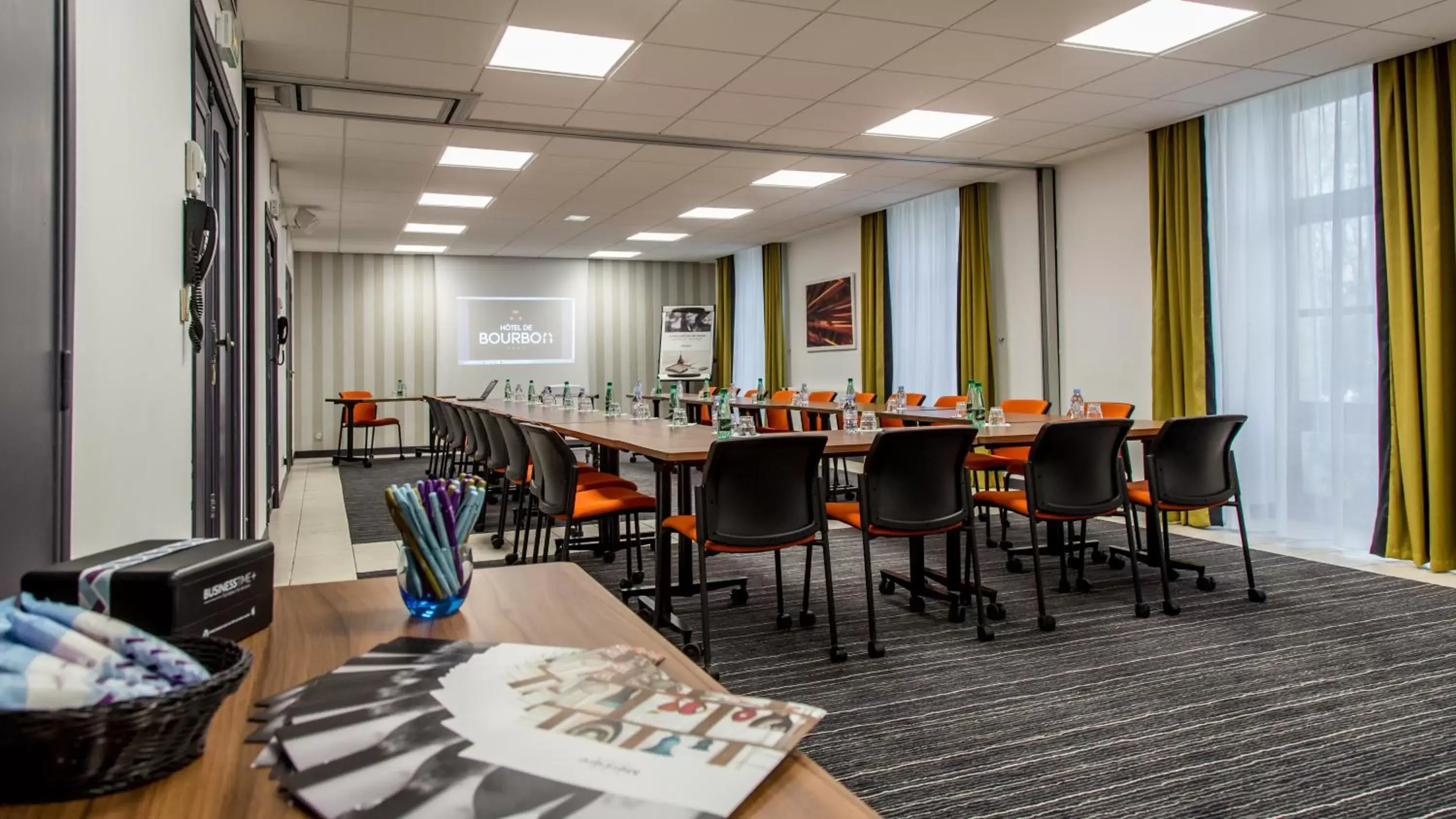 Meeting/conference room, Restaurant/Places to Eat in Hotel De Bourbon Grand Hotel Mercure Bourges