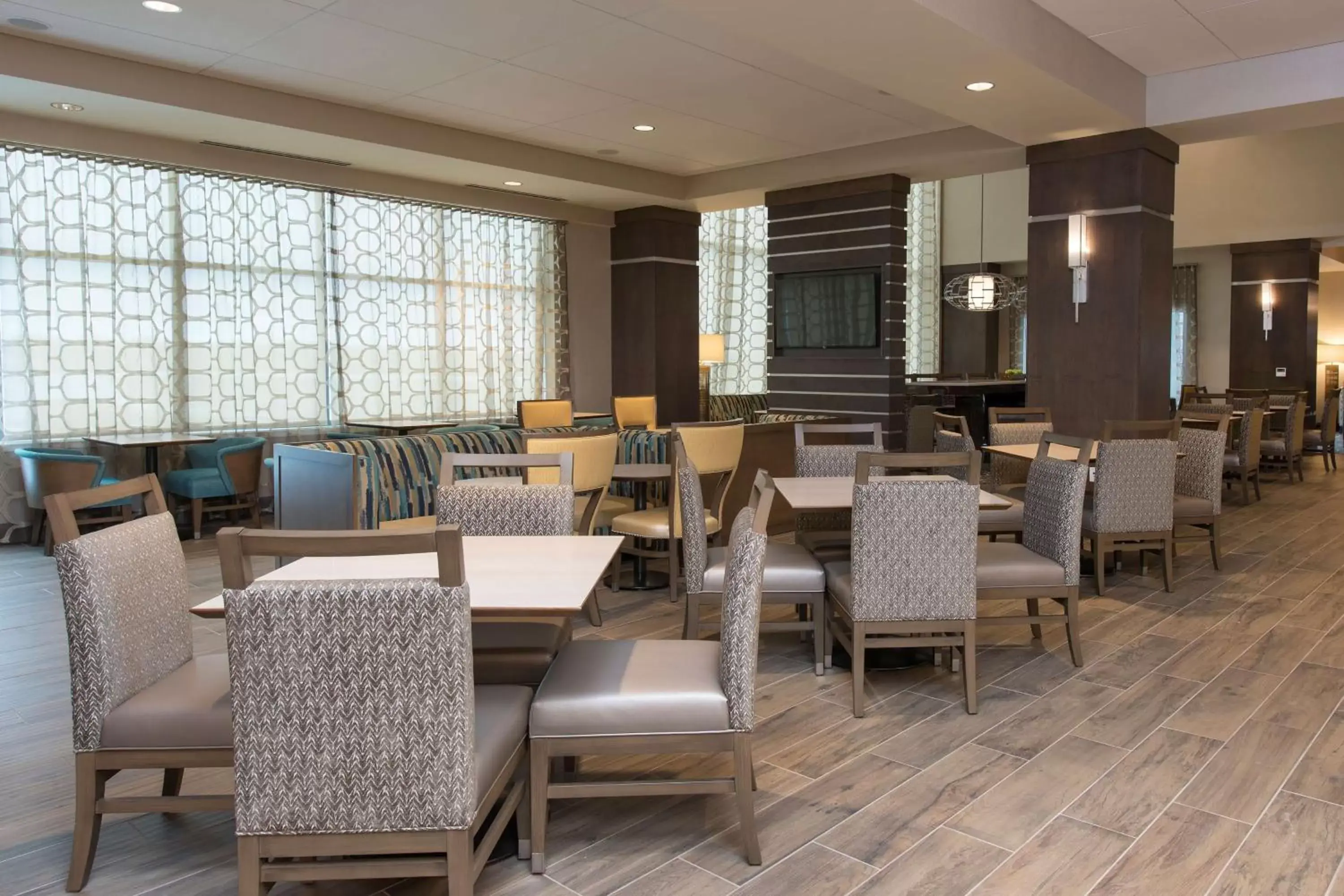 Lobby or reception, Restaurant/Places to Eat in Hampton Inn & Suites Grand Rapids Downtown