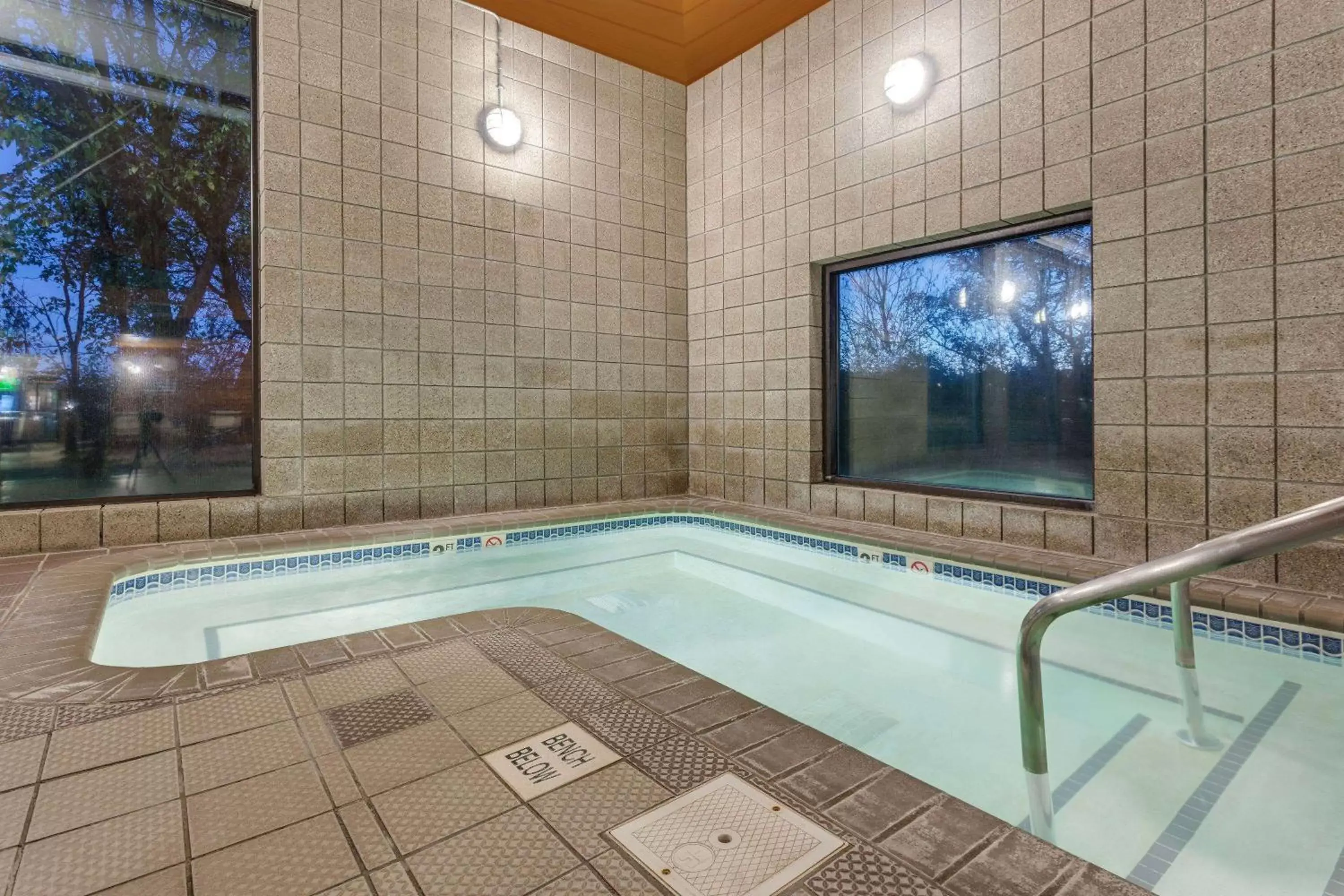 Hot Tub, Swimming Pool in AmericInn by Wyndham New Richmond