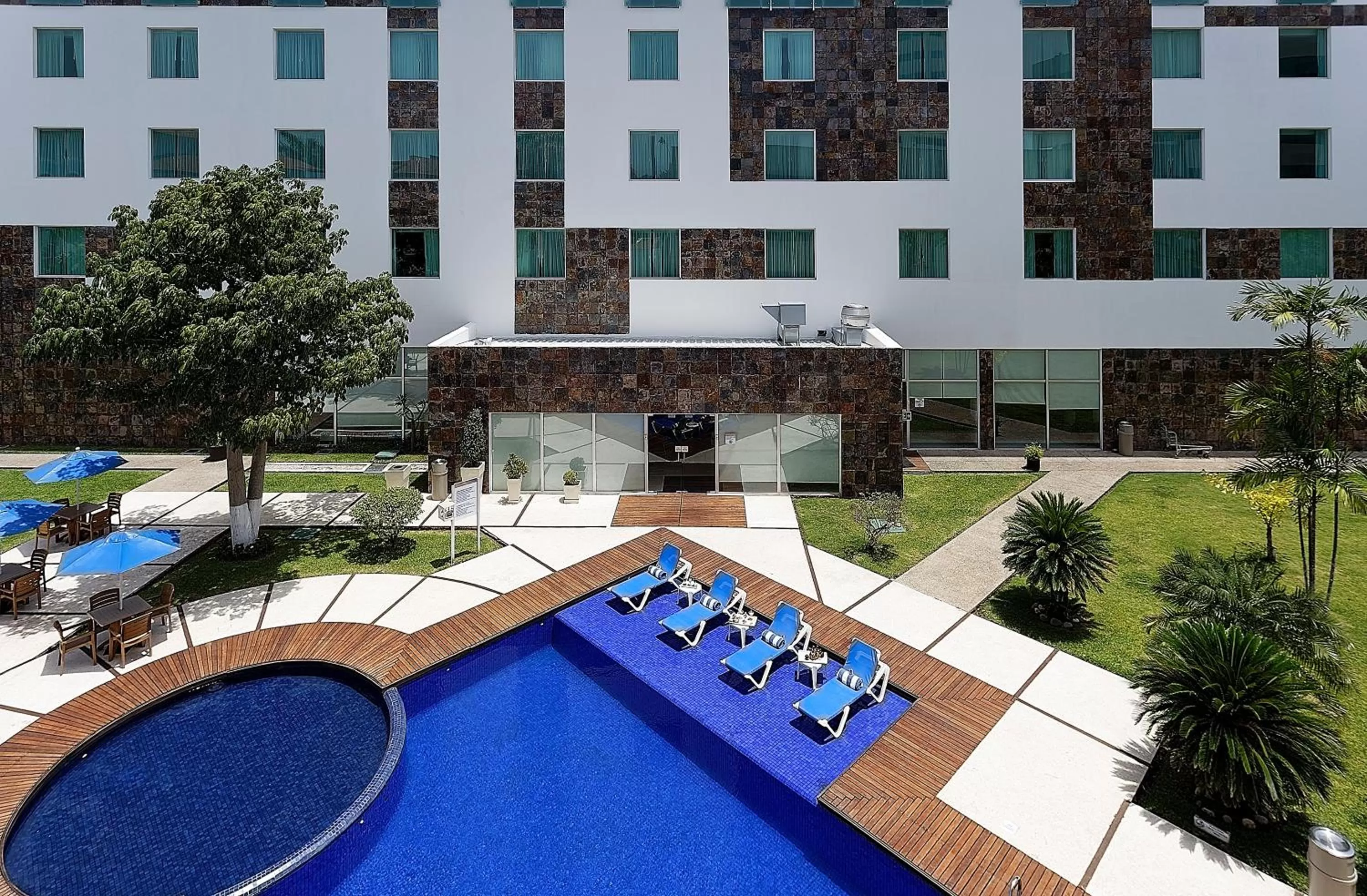 Swimming pool in Holiday Inn Express Villahermosa by IHG