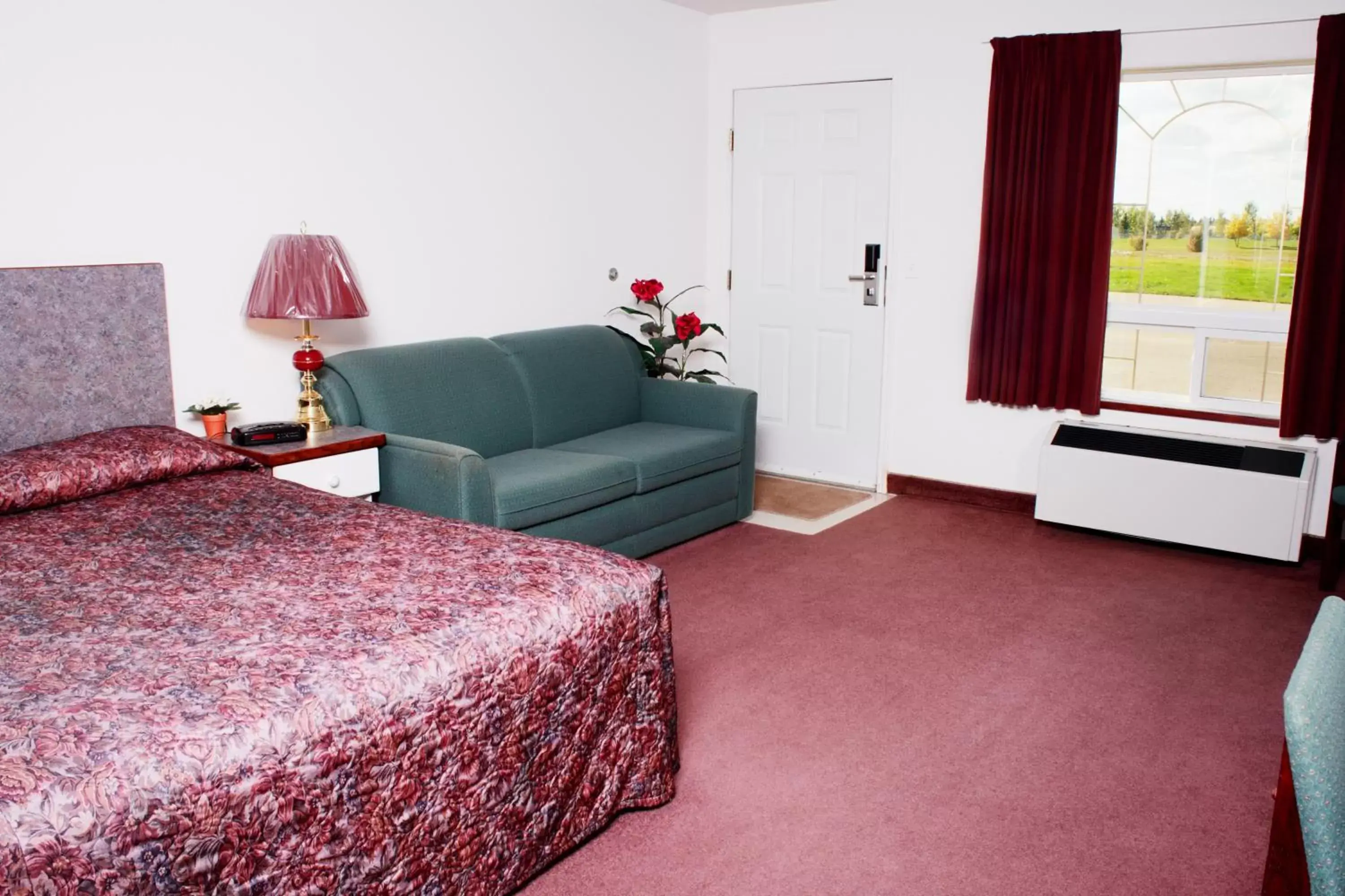 Living room, Seating Area in Country Club Inn