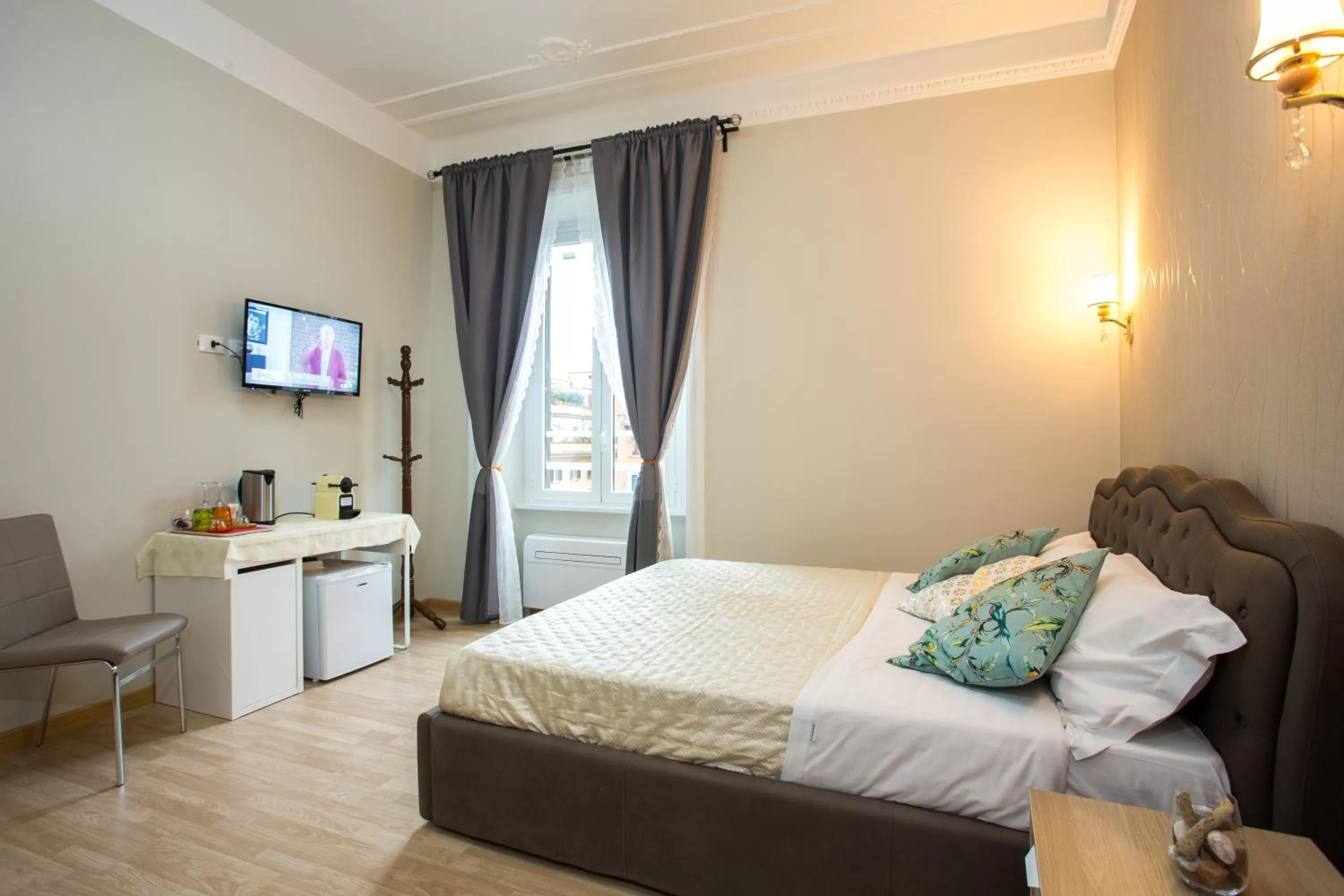 Shower, Bed in BQ House Castello Luxury Rooms