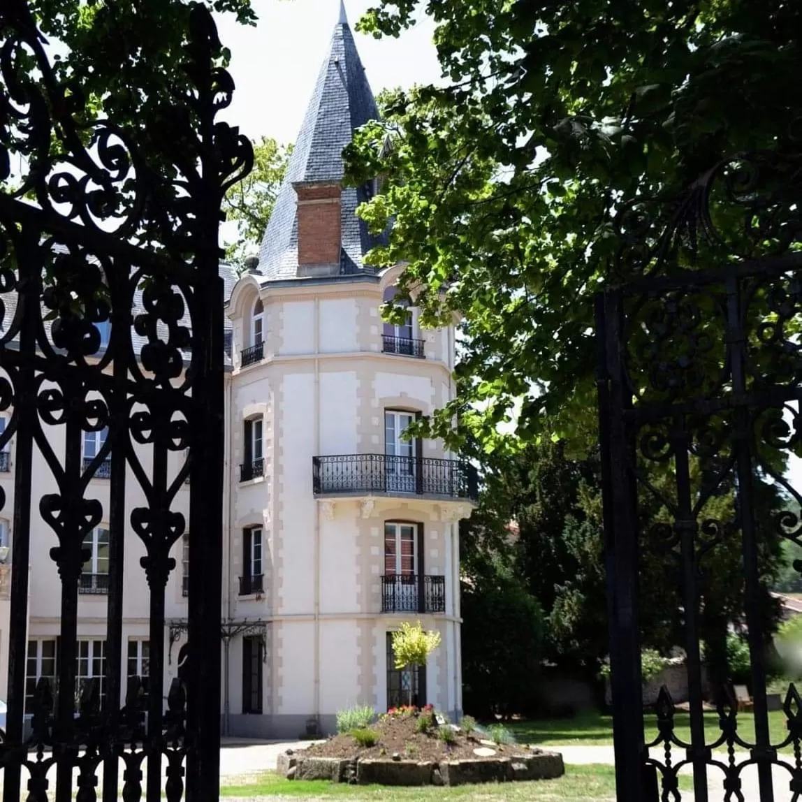 Property building in Château Les 4 Saisons