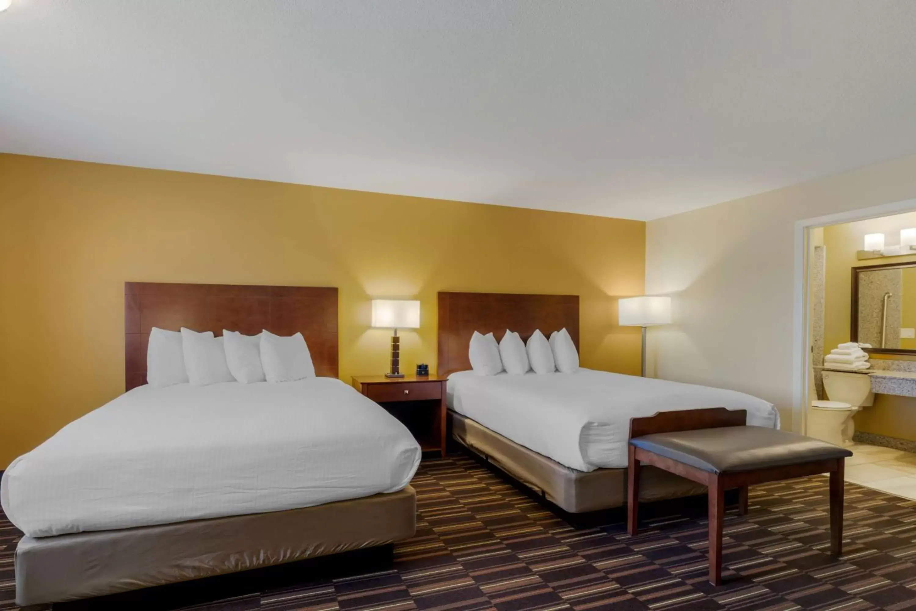 Photo of the whole room, Bed in Best Western Falcon Plaza