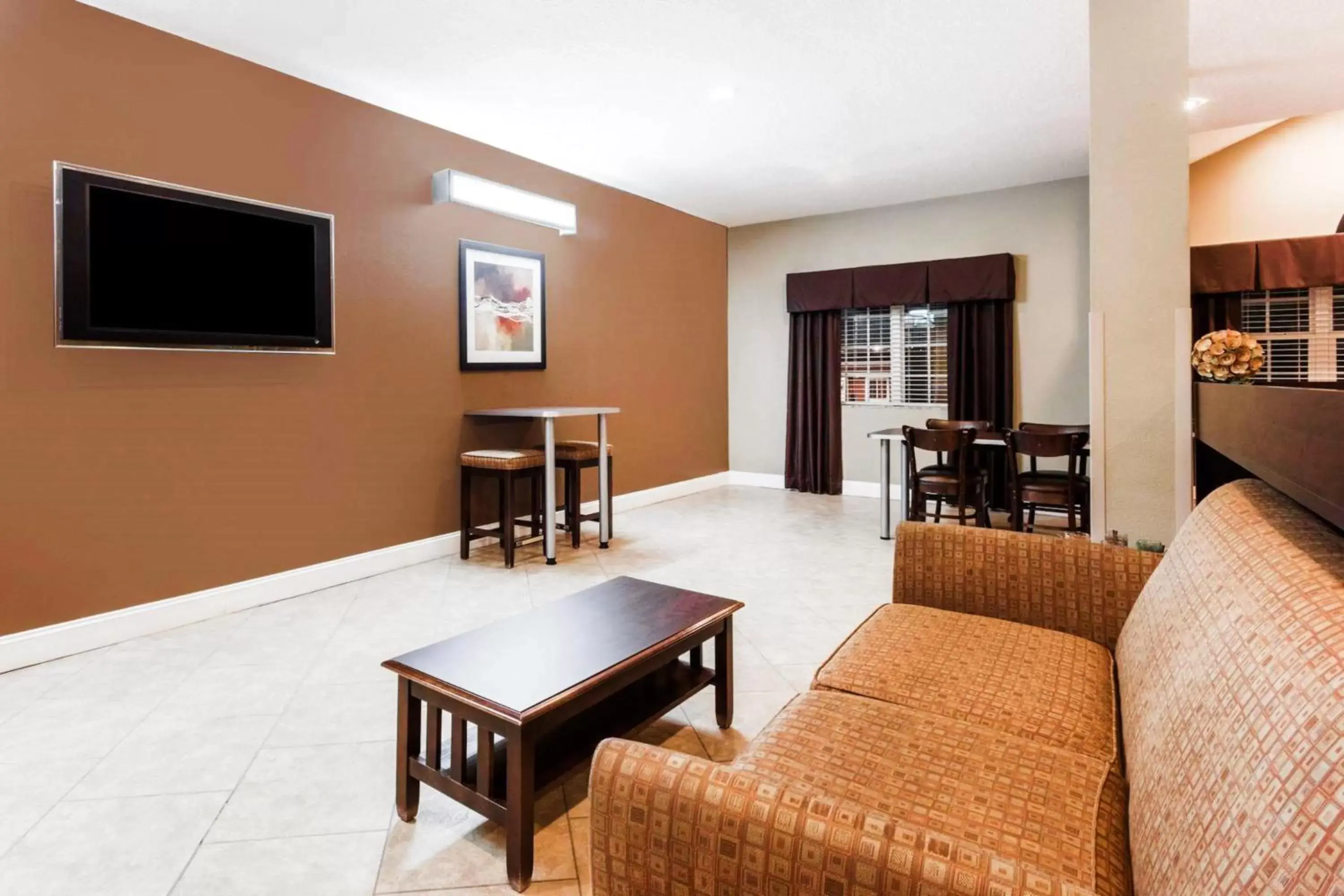 Lobby or reception, Seating Area in Microtel Inn & Suites by Wyndham Macon