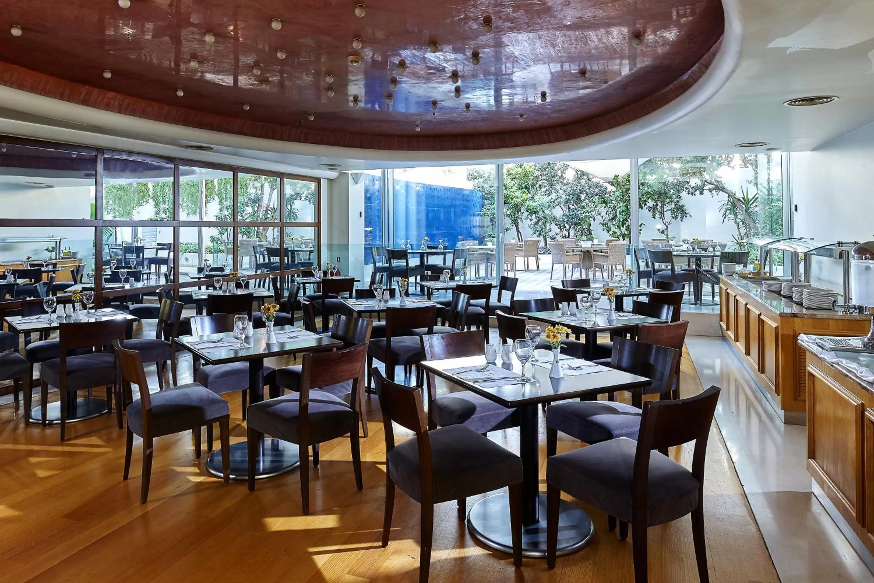 Restaurant/places to eat in Atrion Hotel