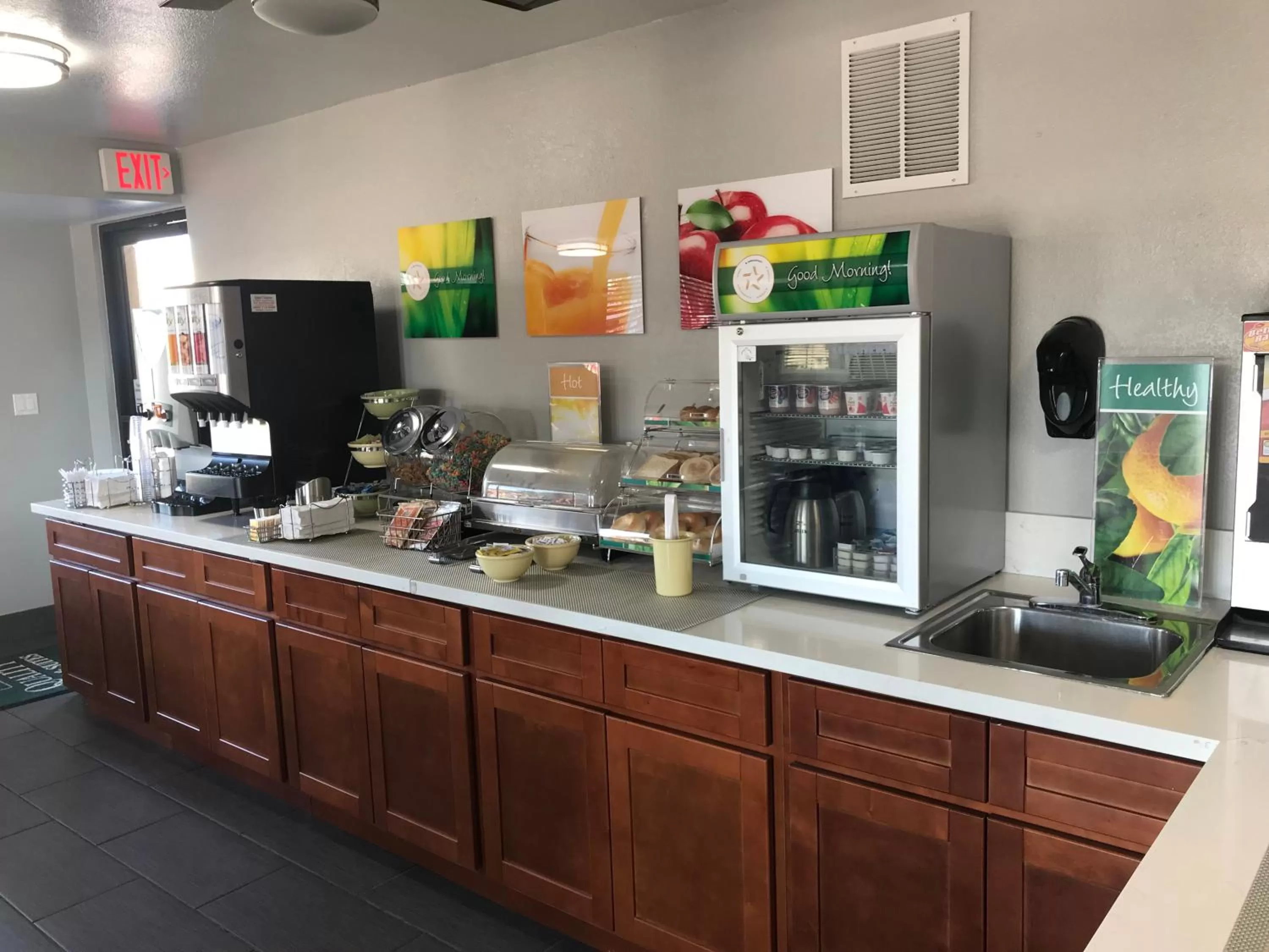 Coffee/tea facilities in Quality Inn & Suites near Downtown Mesa