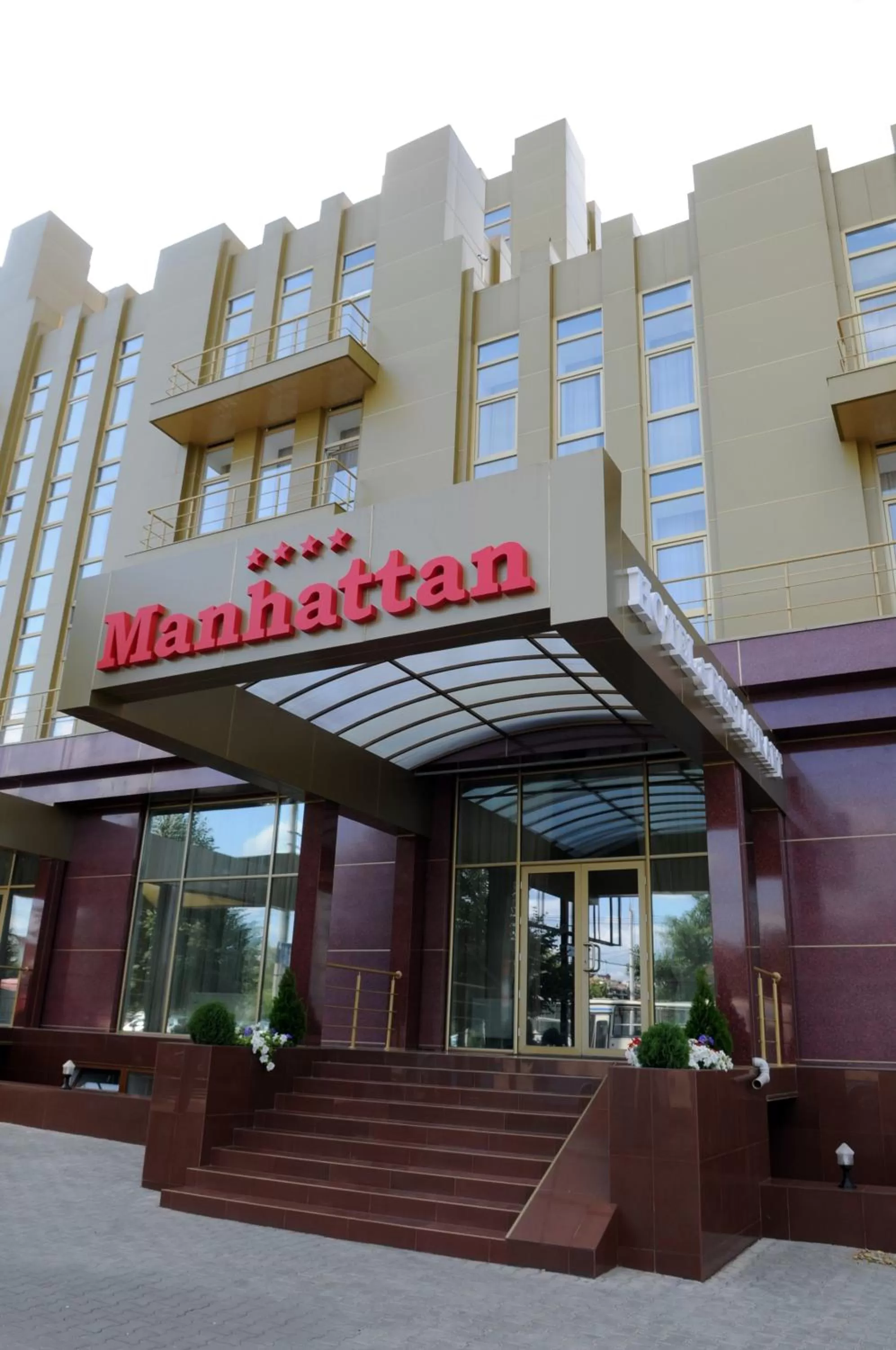 Property building in Manhattan Hotel & Restaurant