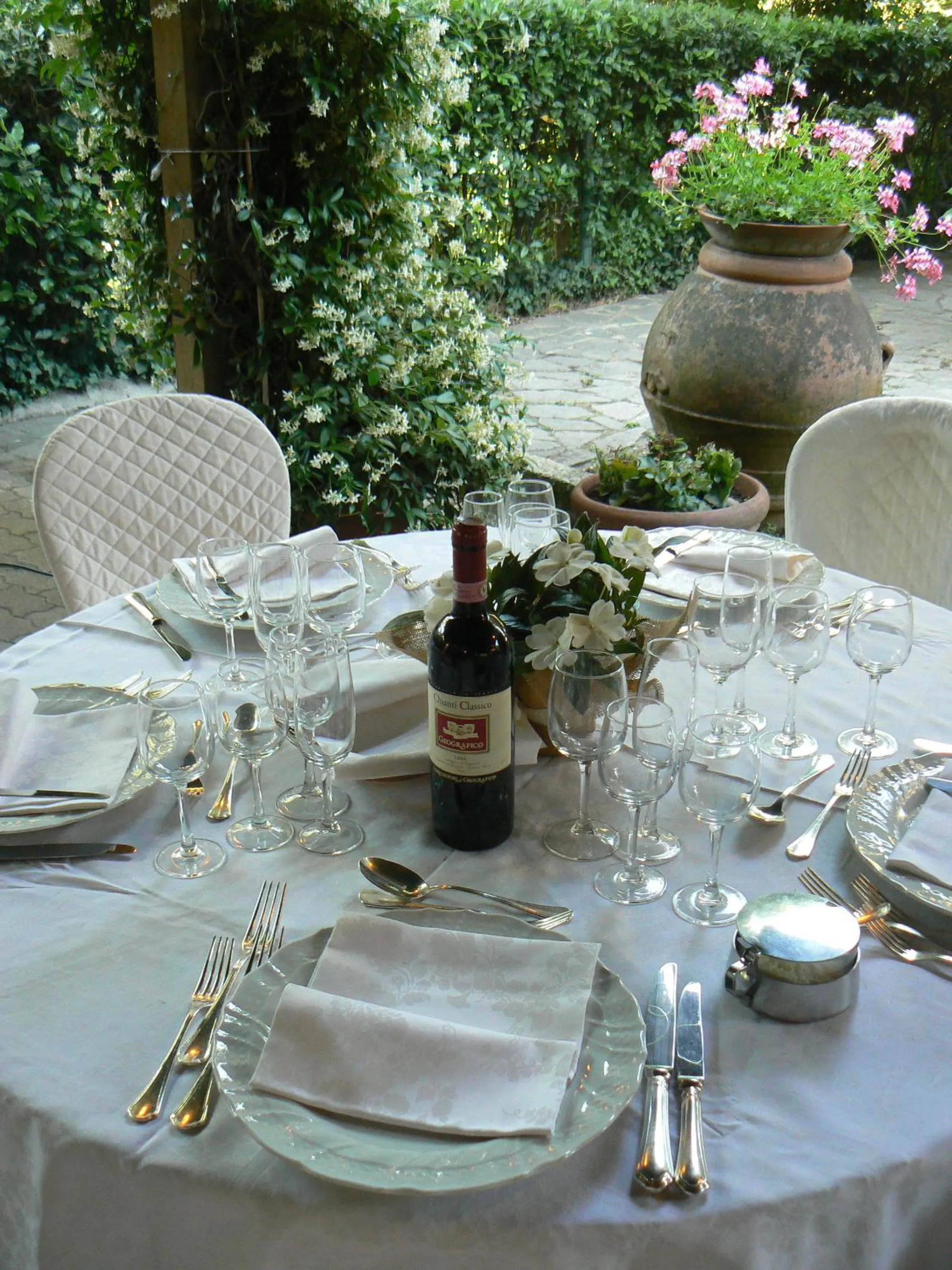 Restaurant/places to eat in Hotel Moderno