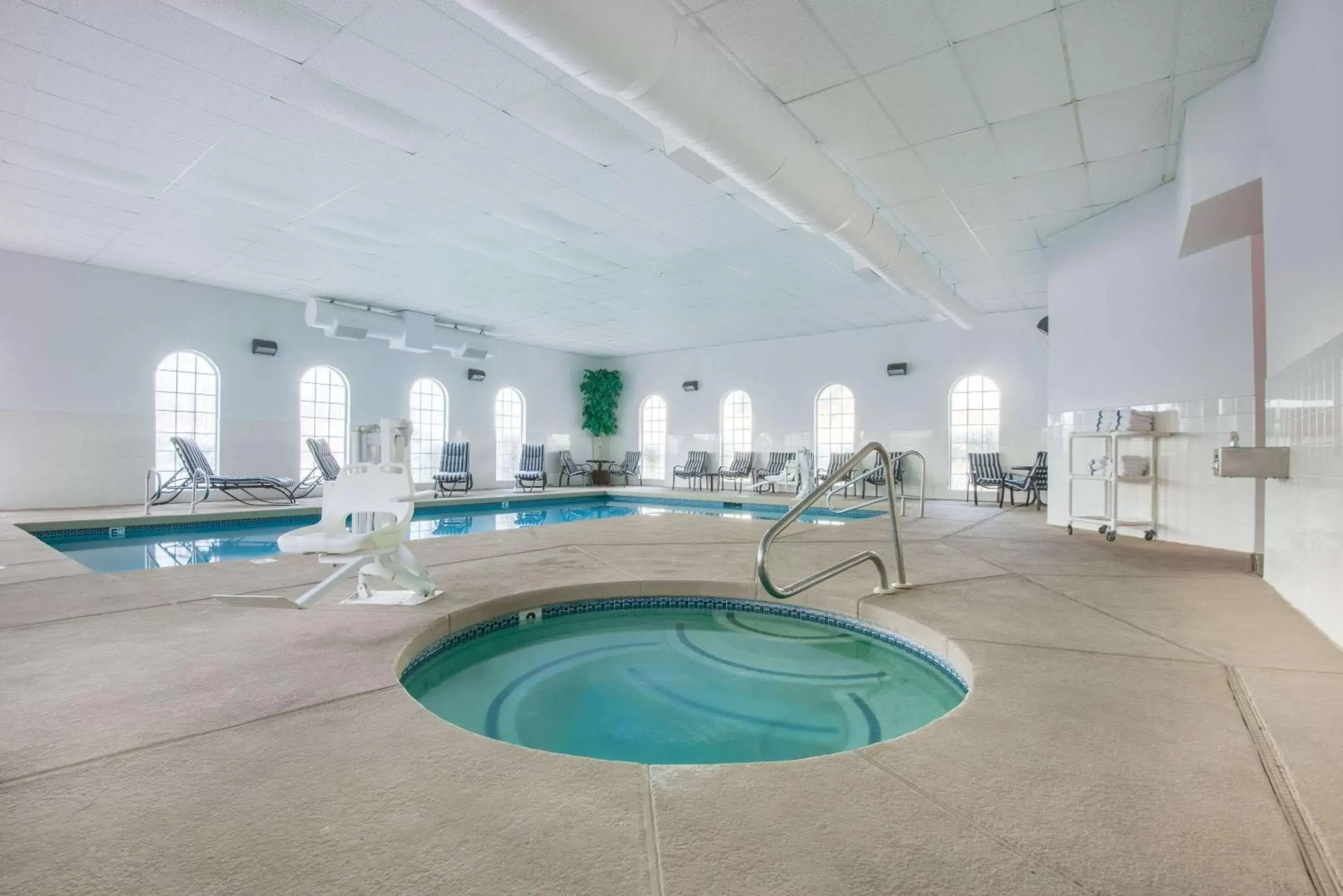 Hot Tub, Swimming Pool in Hawthorn Suites Las Vegas