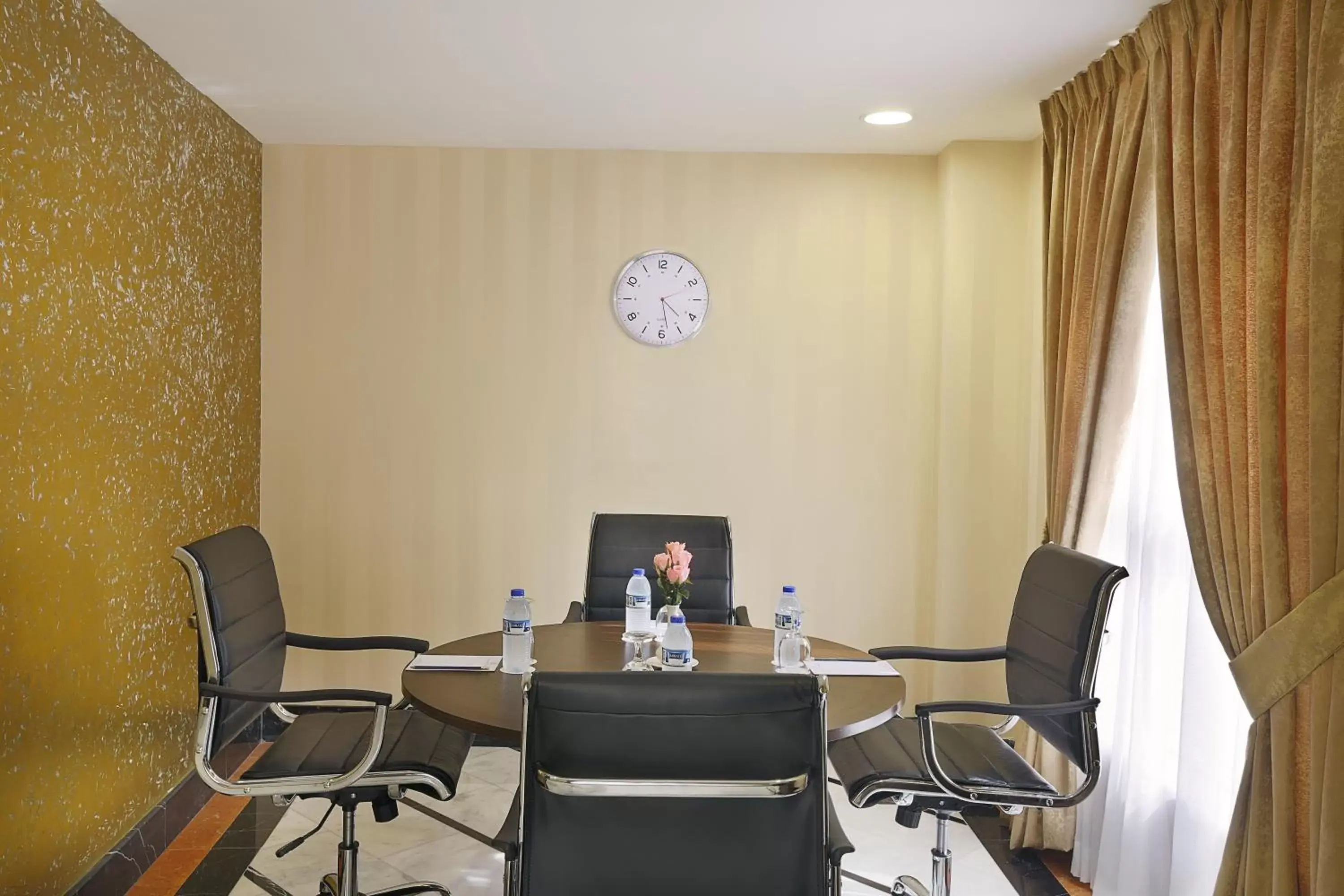Business facilities in Gateway Hotel